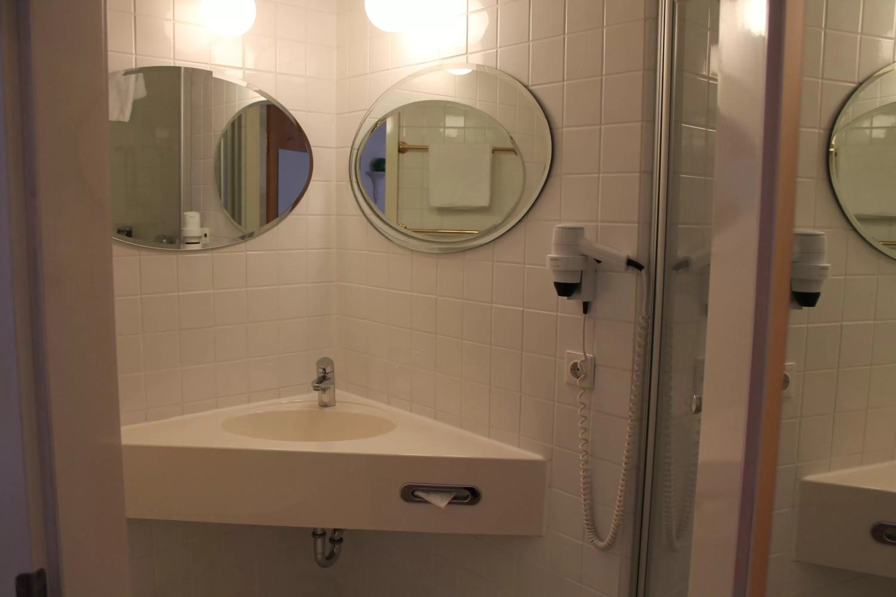 Bathroom in Art-Hotel Robert Mayer