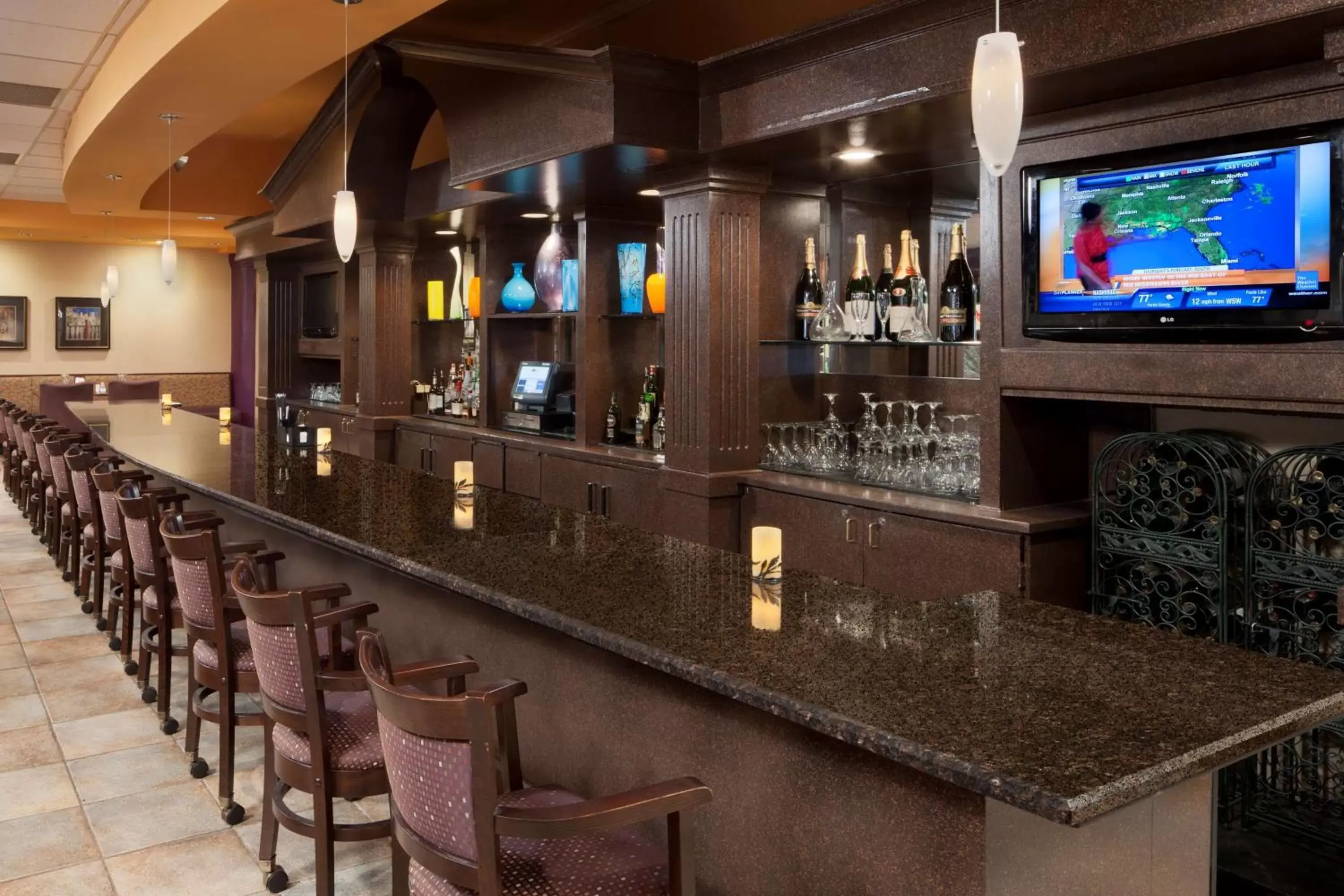 Lounge or bar, Lounge/Bar in DoubleTree Suites by Hilton Hotel Cincinnati - Blue Ash