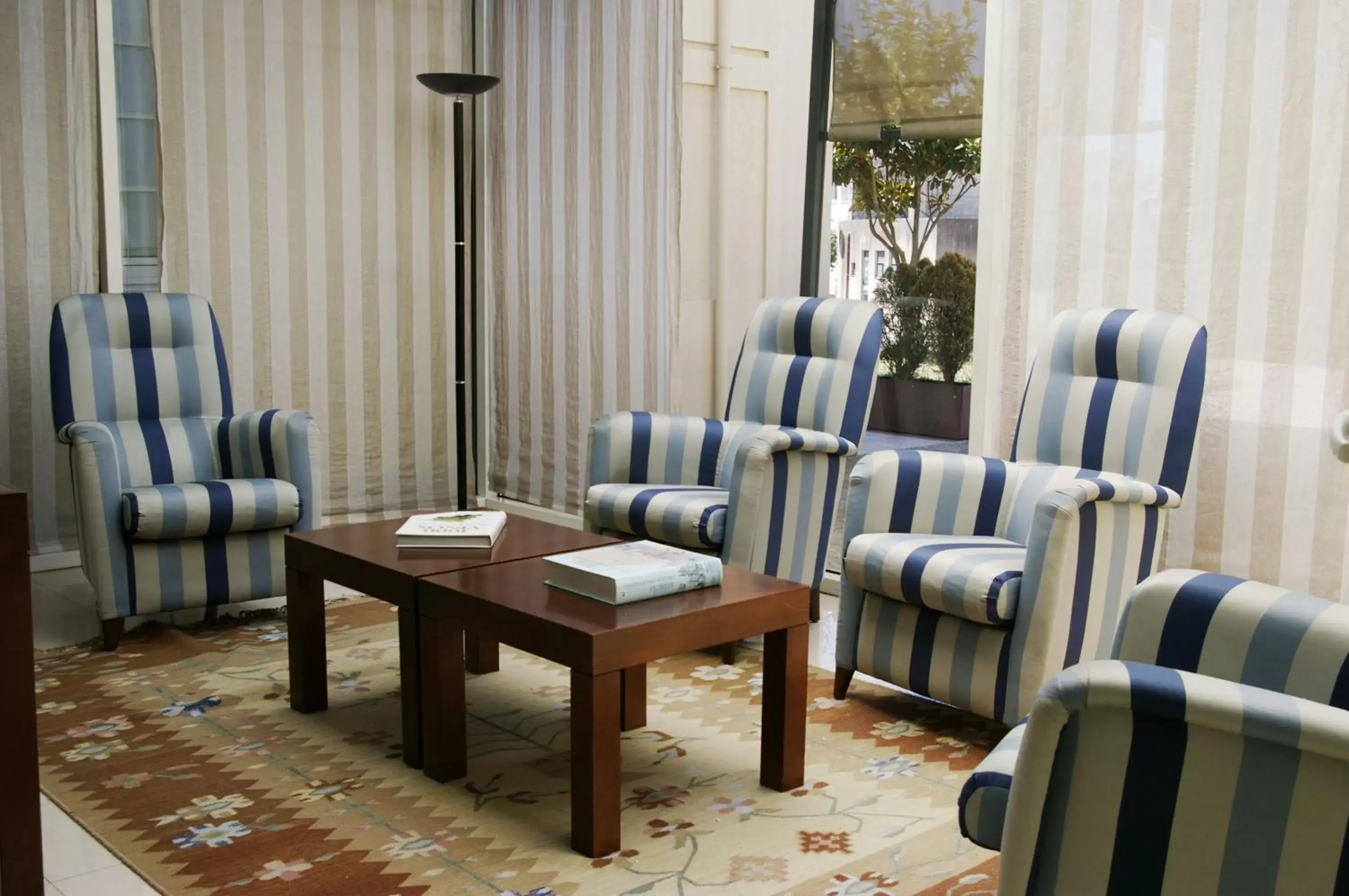 Communal lounge/ TV room, Seating Area in Hotel Villa De Betanzos