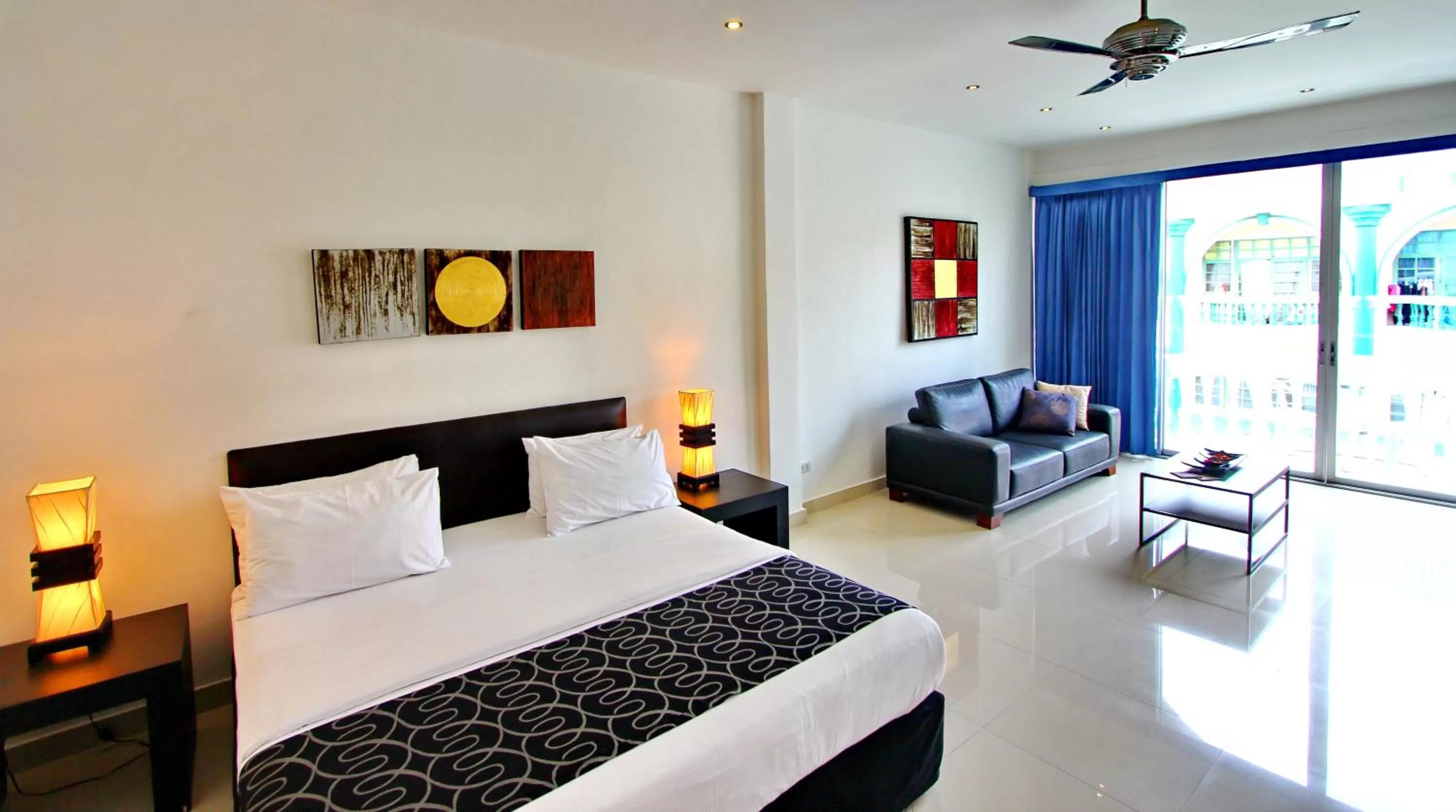 Day, Bed in East Suites