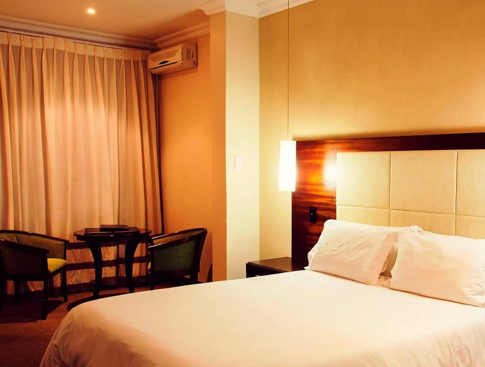 Bathroom, Bed in Premier Splendid Inn Pinetown Bathroom, Bed in Premier Splendid Inn Pinetown