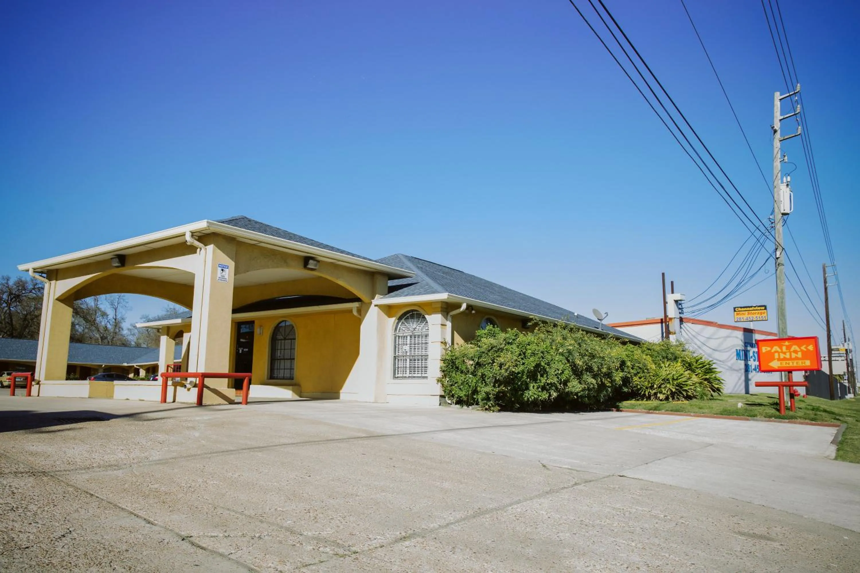 Property building in REGENCY INN - CHANNELVIEW