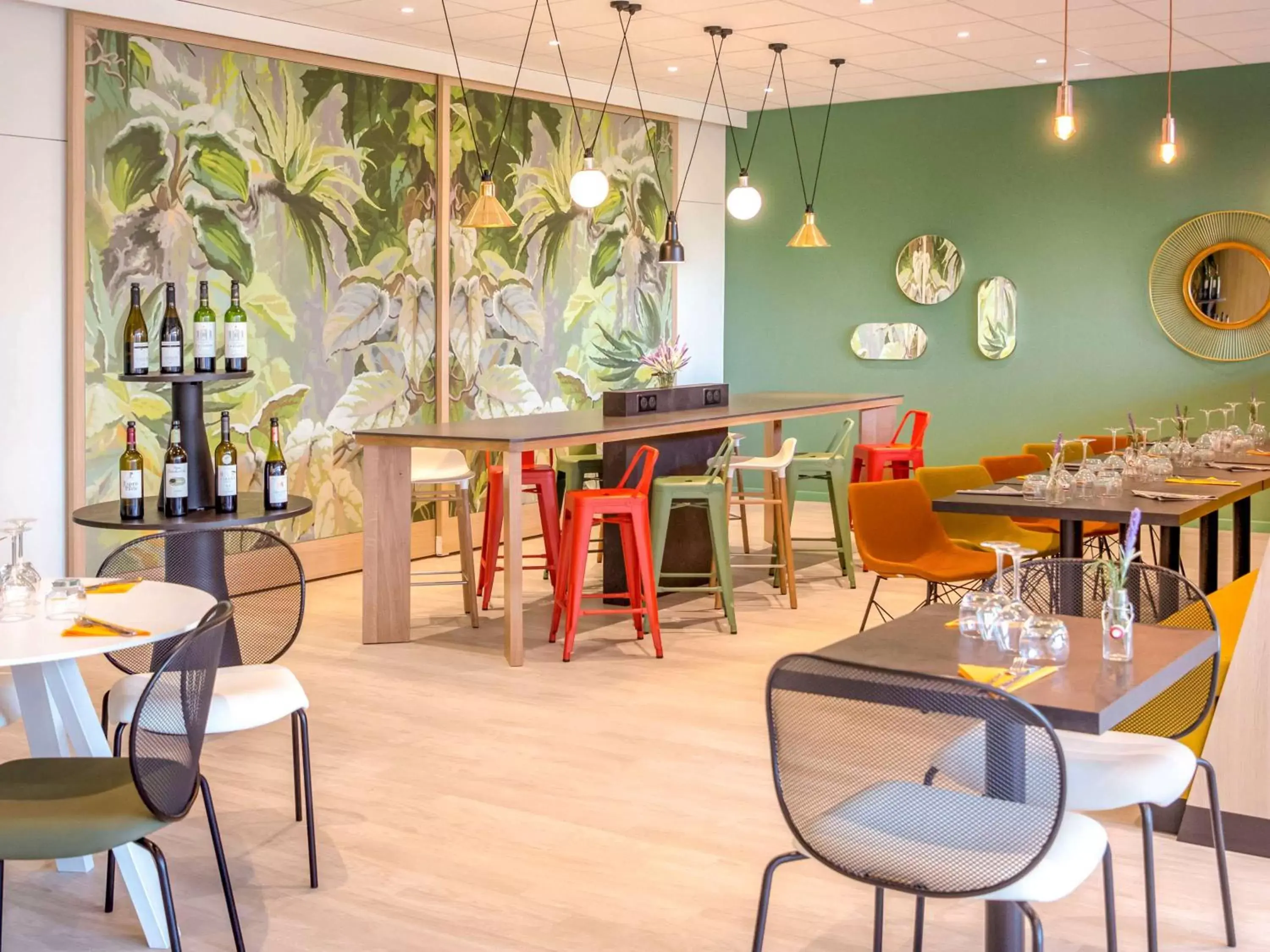 Restaurant/Places to Eat in Ibis Cavaillon Portes du Luberon