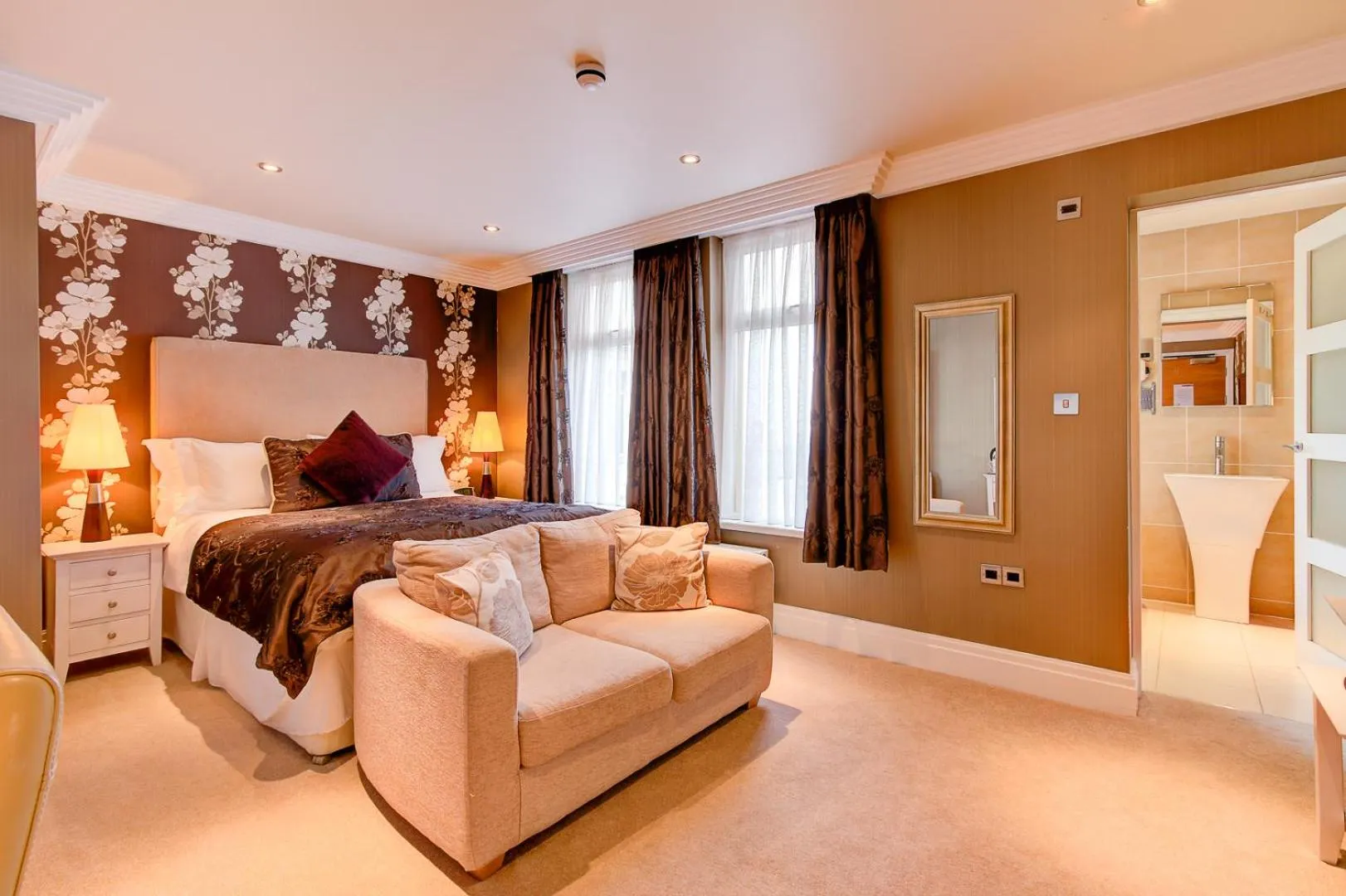 Bedroom, Bed in Number One South Beach