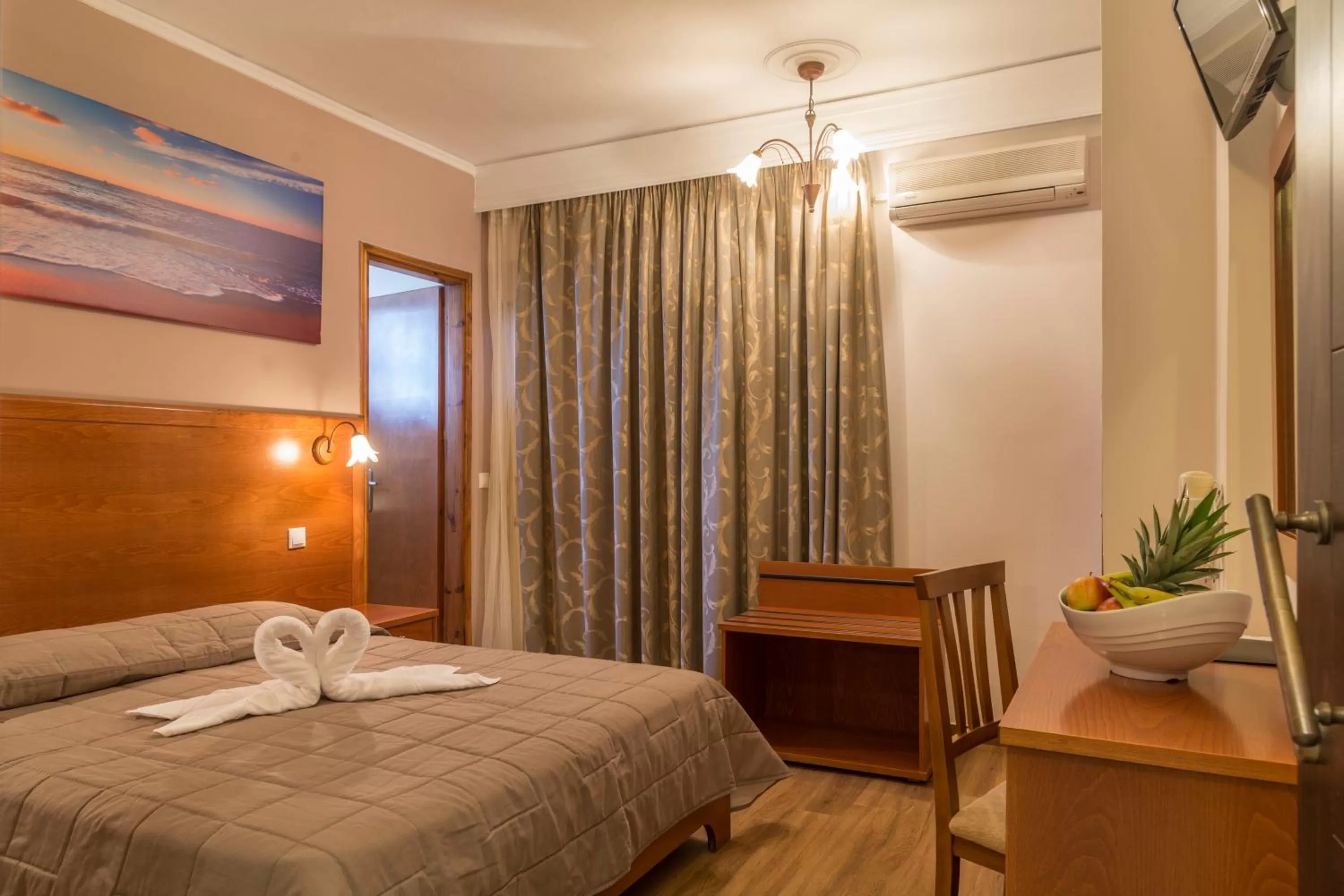 Photo of the whole room, Bed in Agrelli Hotel & Suites