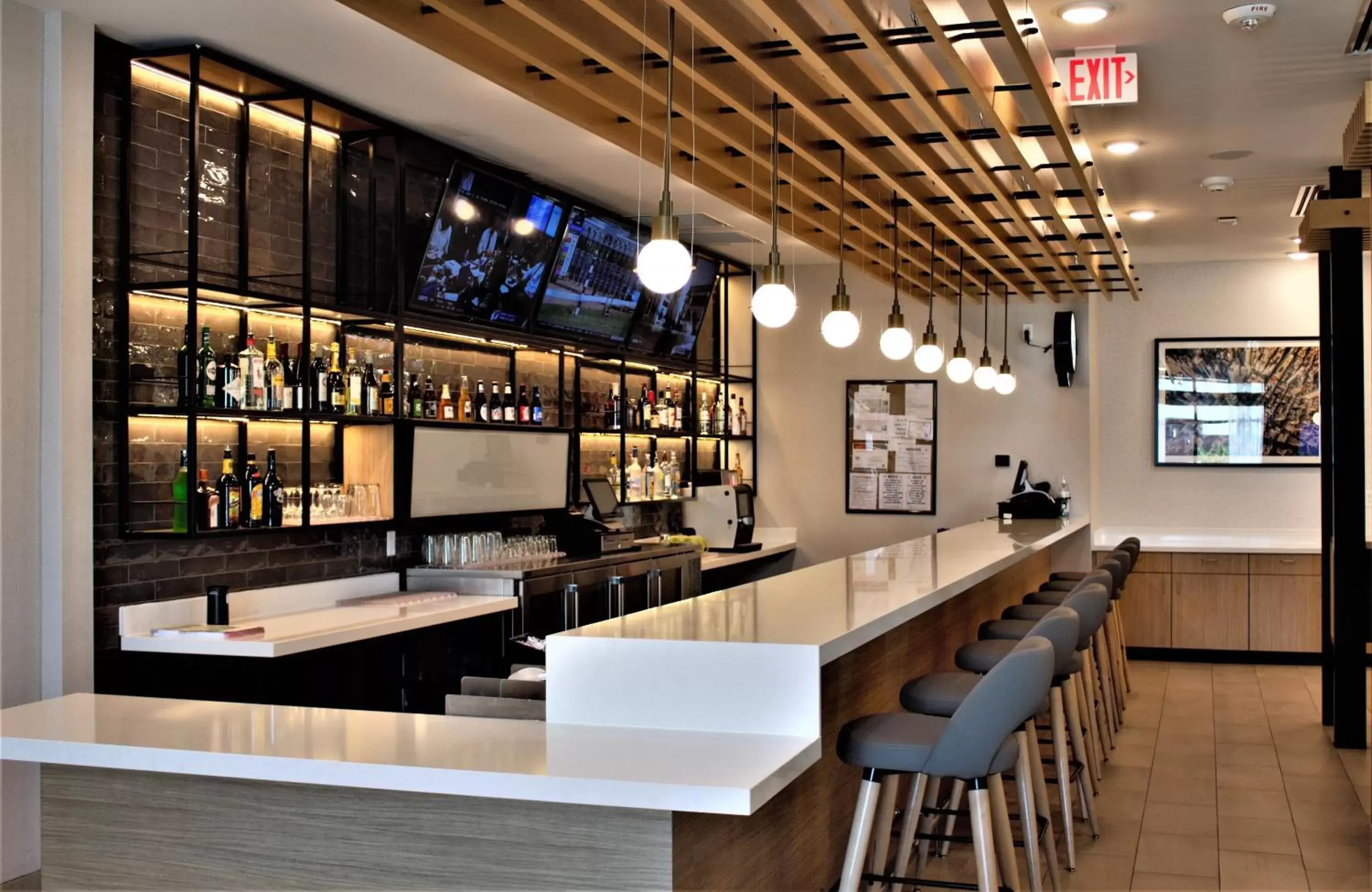 Lounge or bar in Holiday Inn Fort Worth - Alliance by IHG Lounge or bar in Holiday Inn Fort Worth - Alliance by IHG