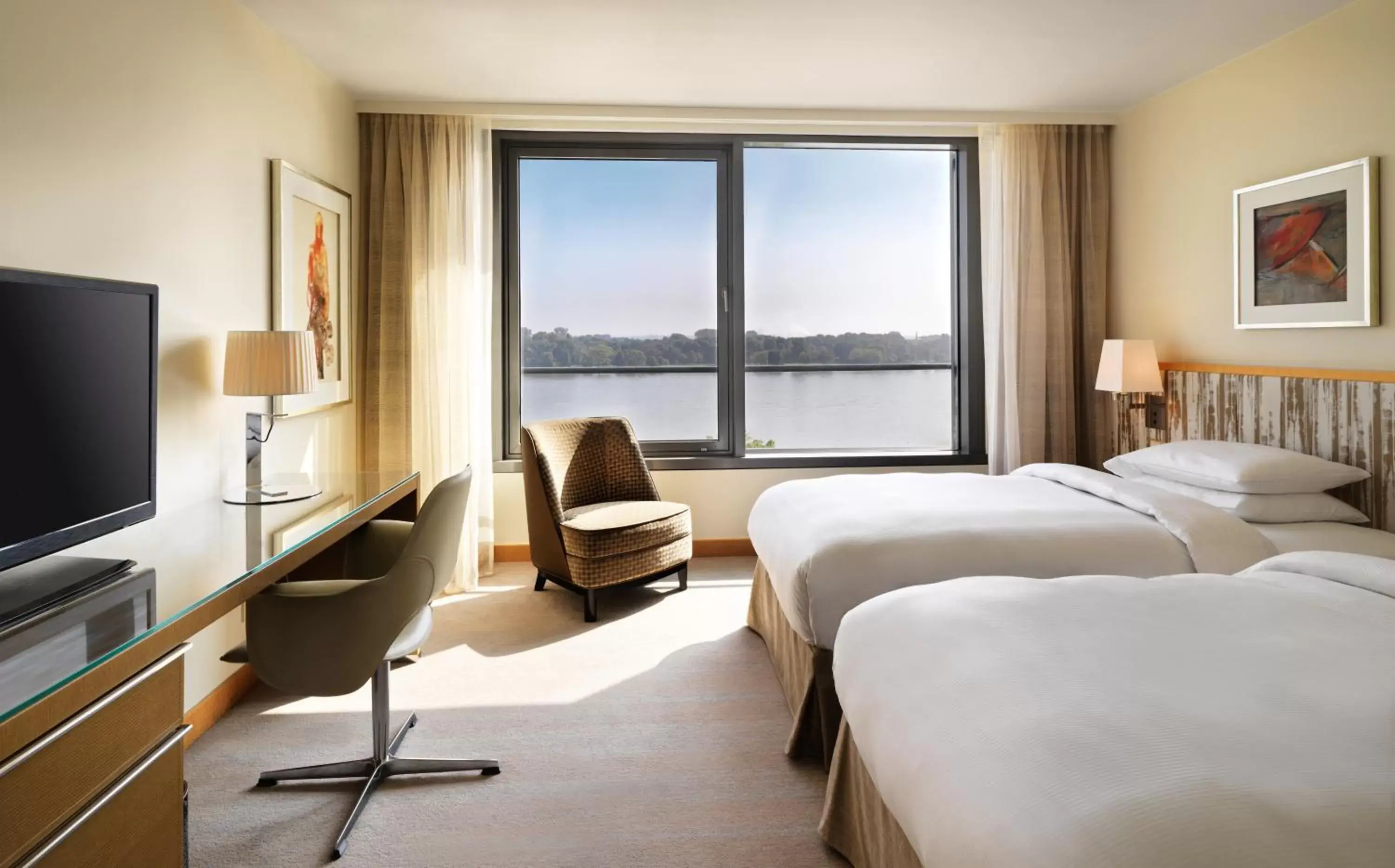 Twin Room with River View in Hyatt Regency Mainz Twin Room with River View in Hyatt Regency Mainz
