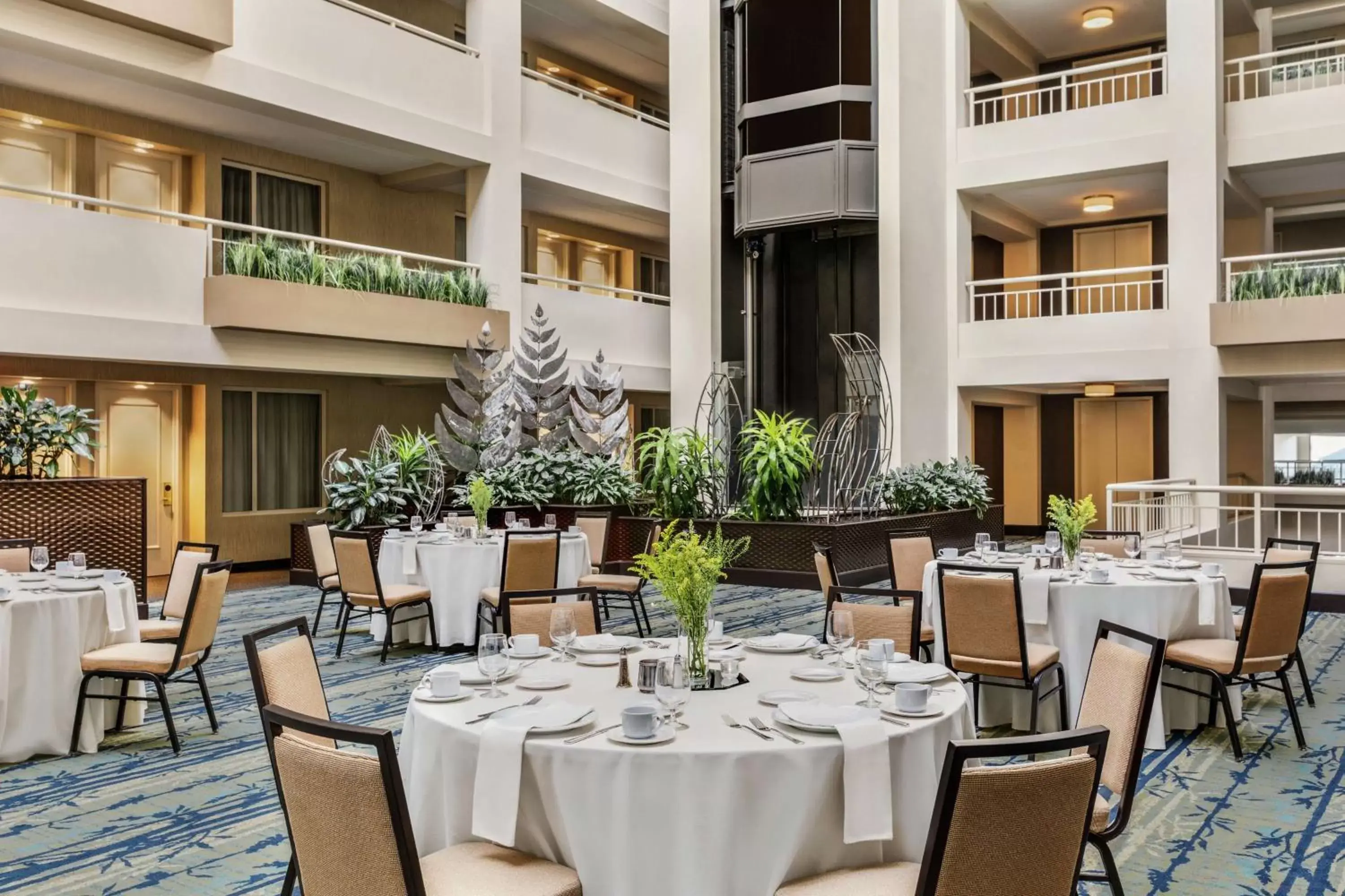 Lobby or reception, Restaurant/Places to Eat in Embassy Suites by Hilton Boston Waltham