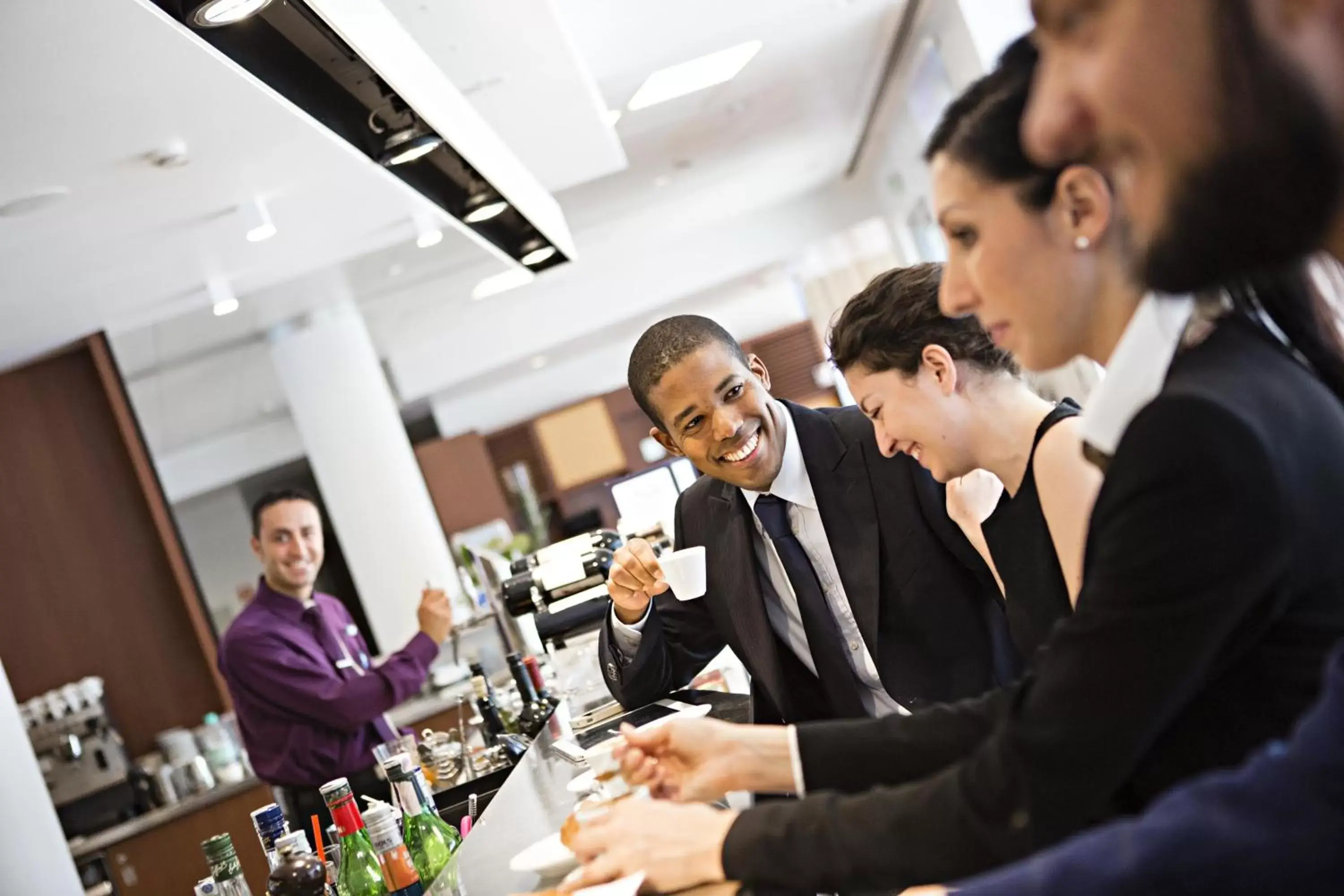 Lounge or bar, Guests in Novotel Milano Malpensa Aeroporto