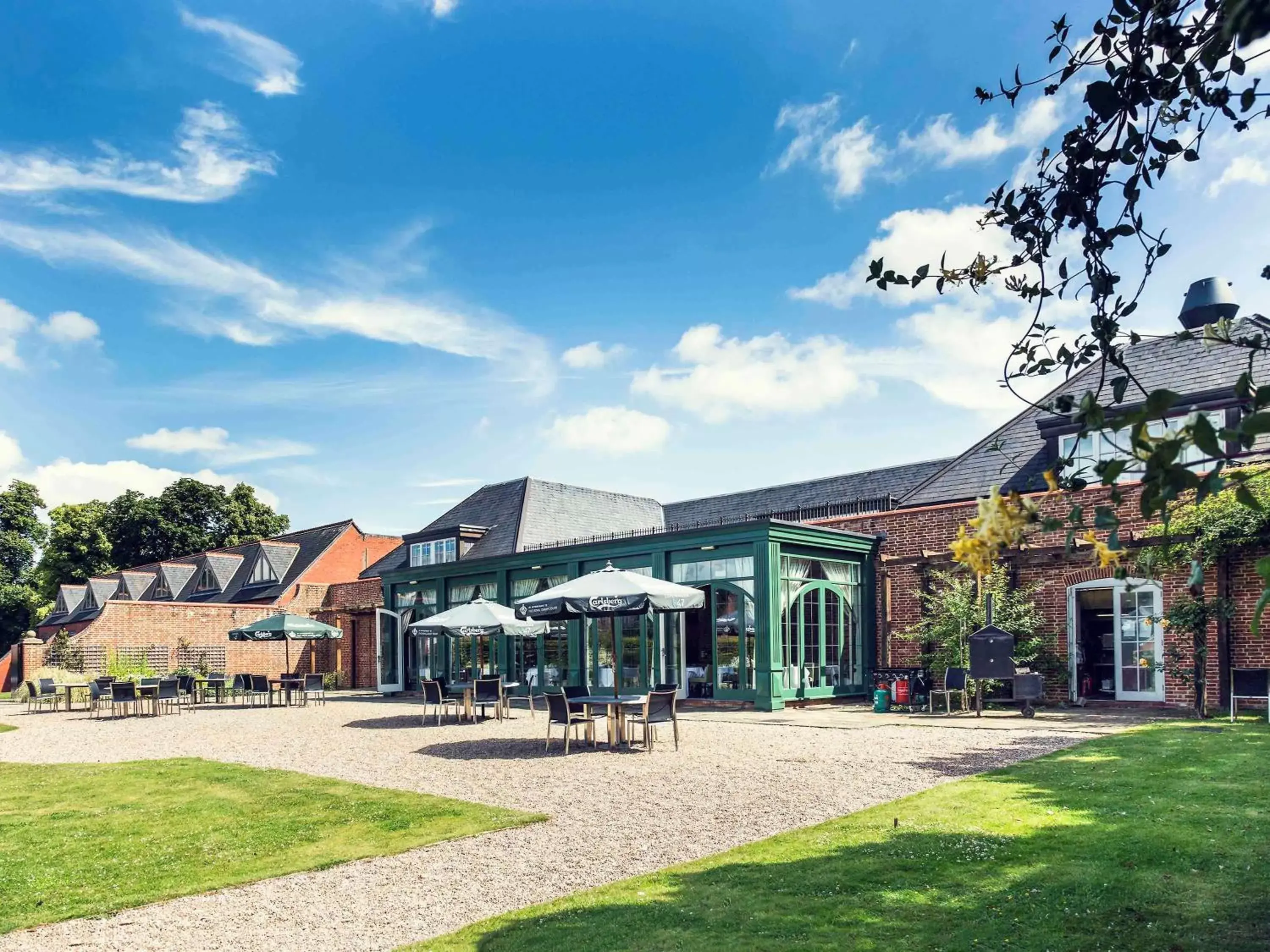 Restaurant/places to eat, Property Building in Mercure Warwickshire Walton Hall Hotel & Spa