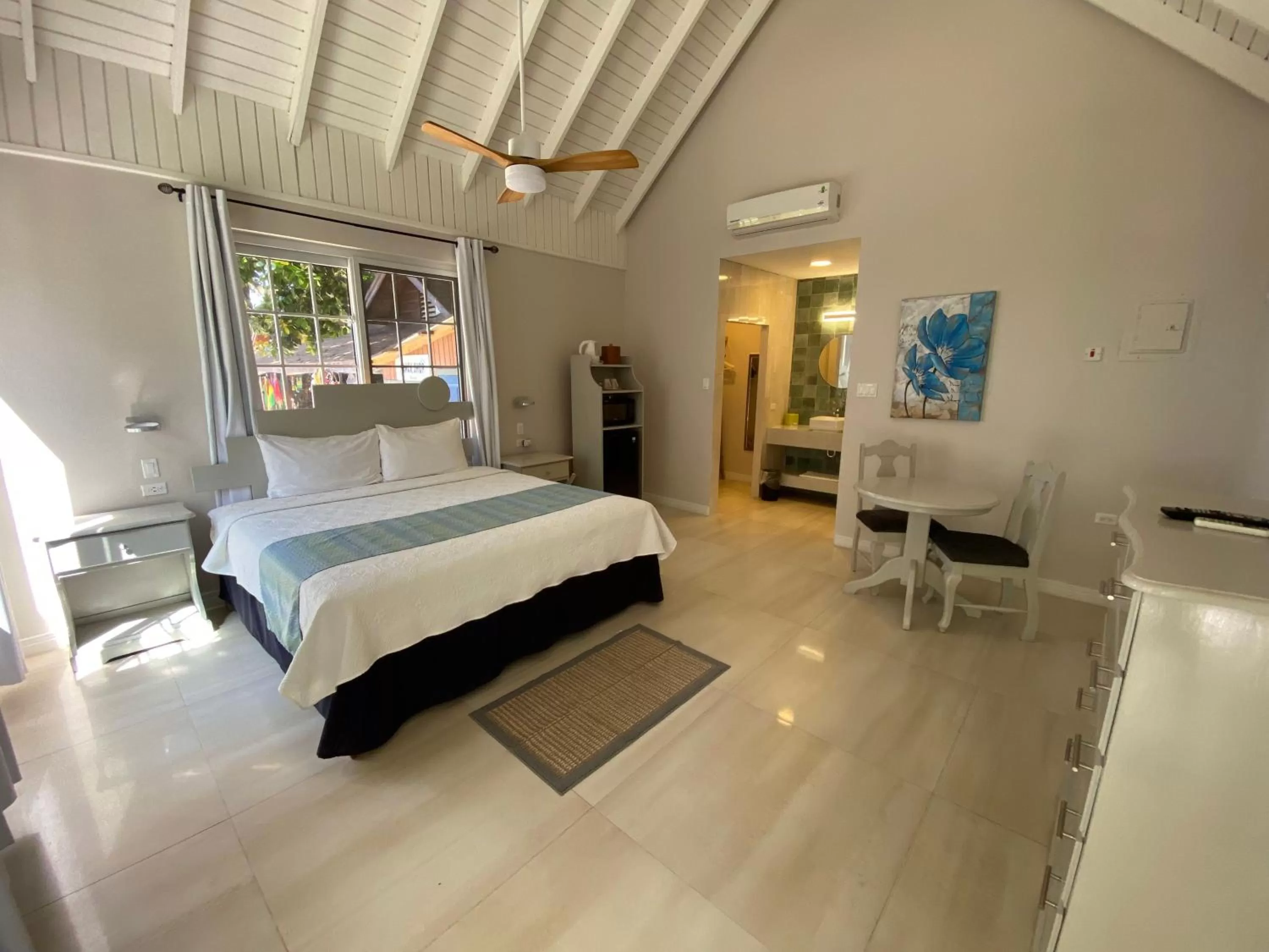 Photo of the whole room, Bed in THE BOARDWALK VILLAGE