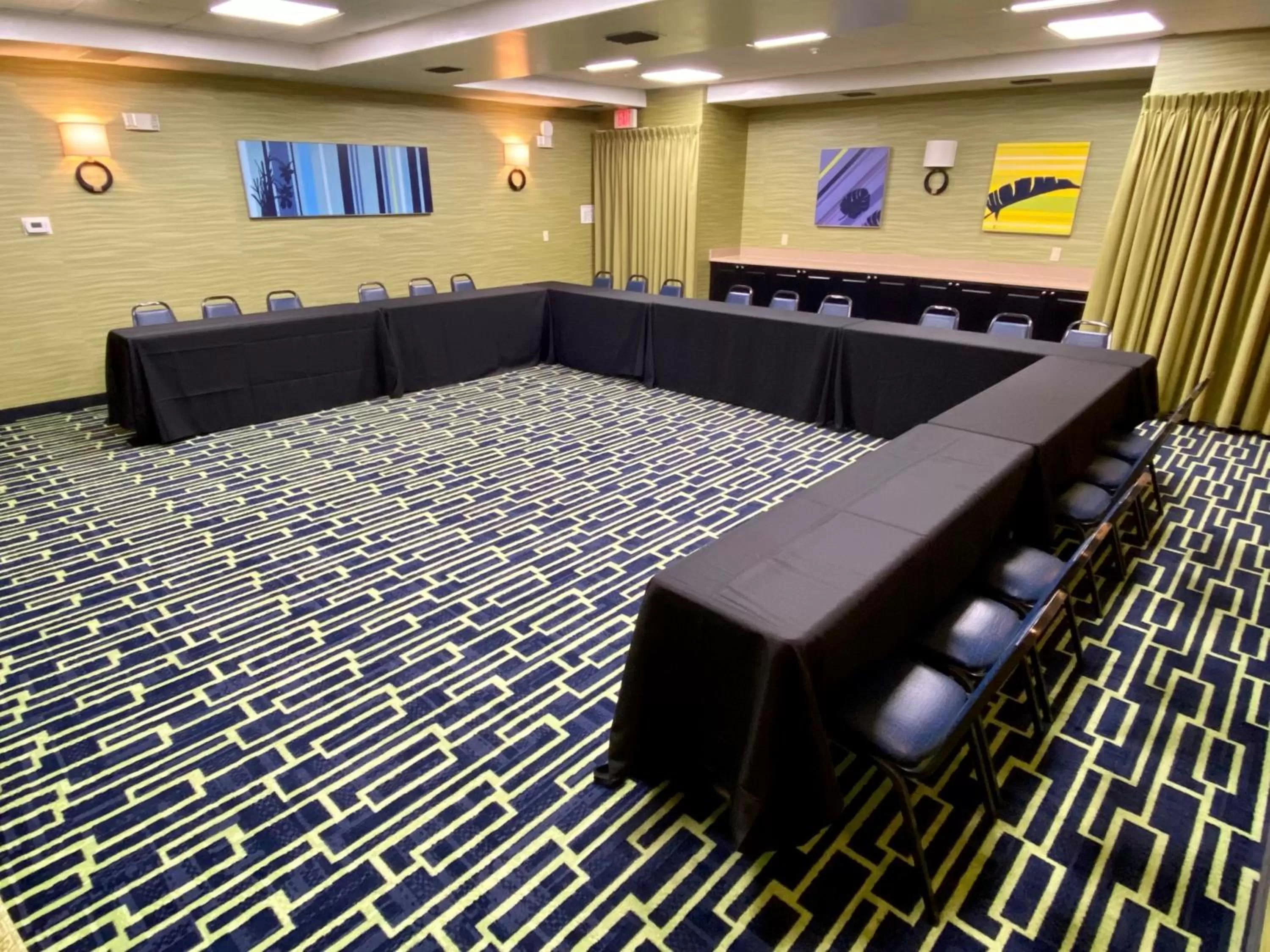Meeting/conference room in Holiday Inn Express & Suites Plant City by IHG