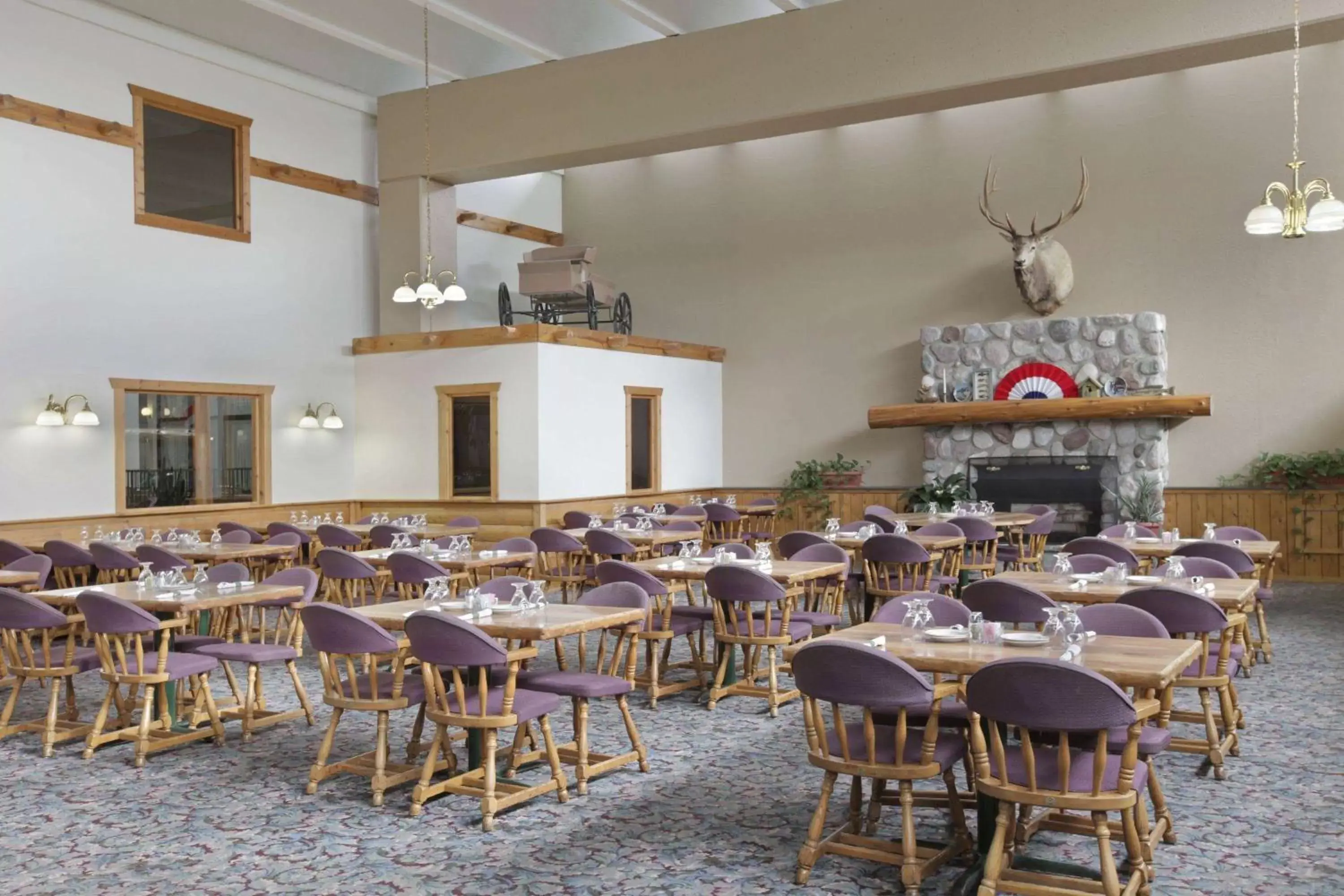 Restaurant/places to eat in Ramada by Wyndham Grayling Hotel & Conference Center Restaurant/places to eat in Ramada by Wyndham Grayling Hotel & Conference Center