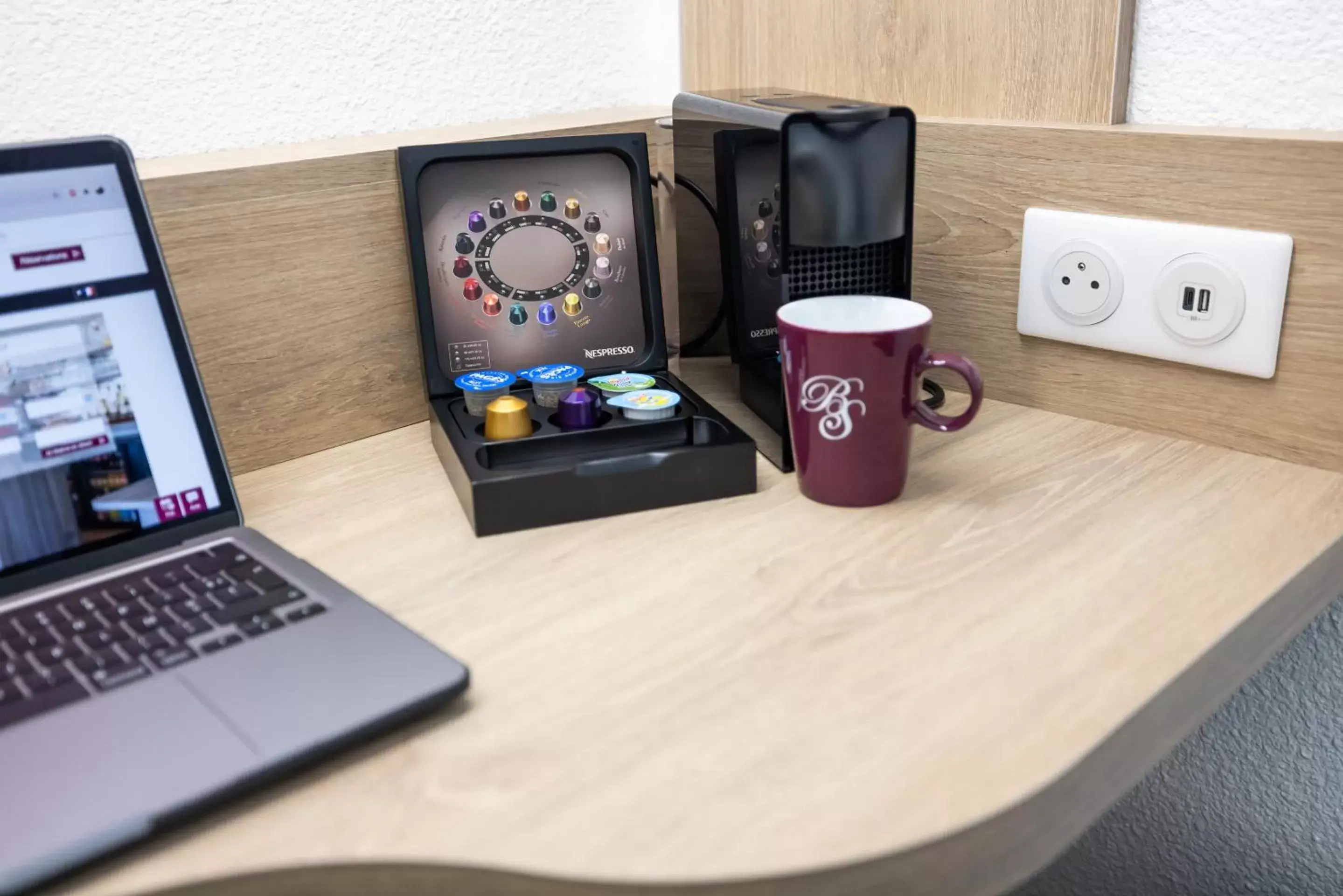 Coffee/tea facilities in Best Western Hotel Le Bordeaux Sud