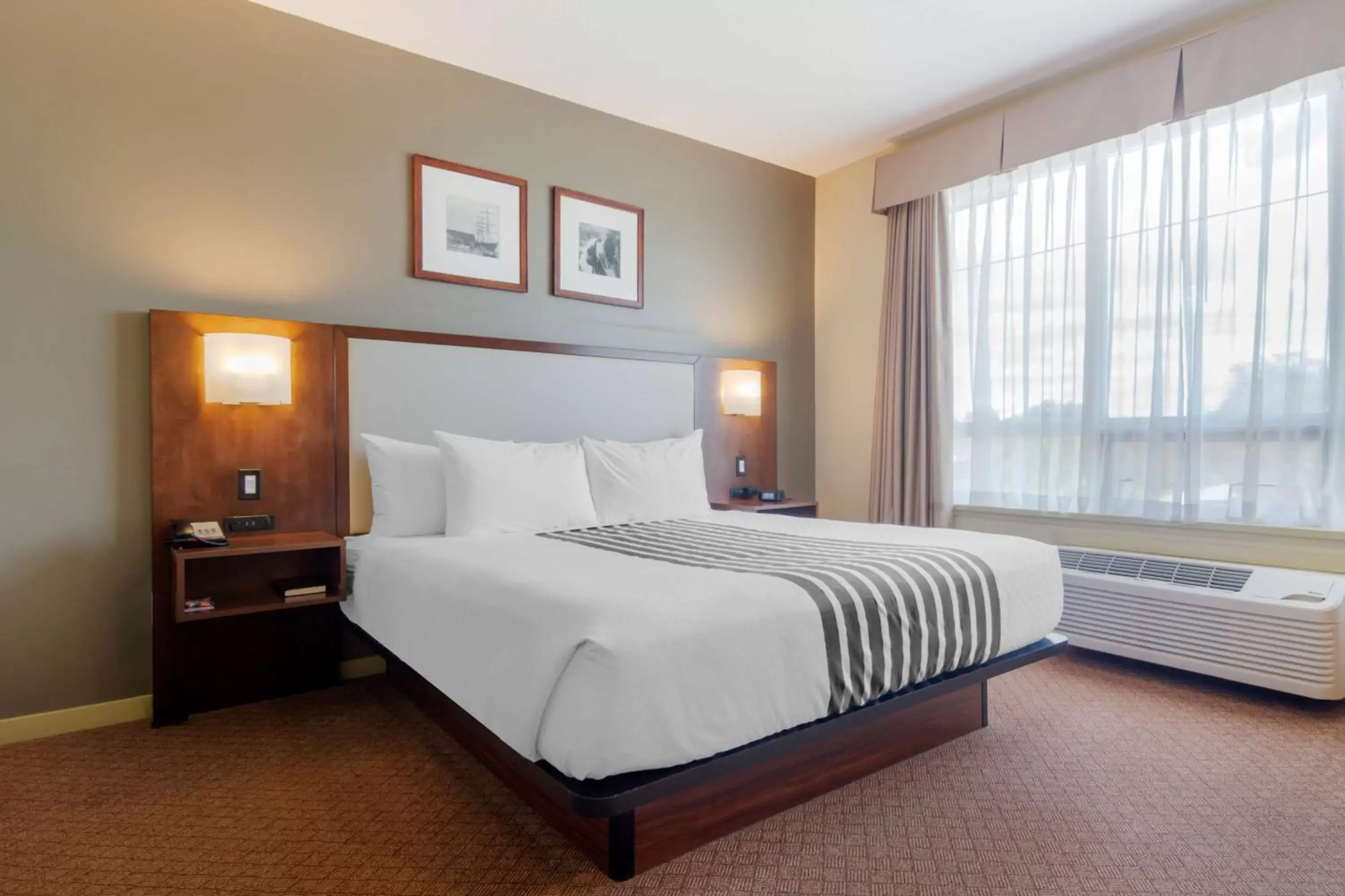 Bedroom, Bed in Best Western PLUS Chemainus Inn Bedroom, Bed in Best Western PLUS Chemainus Inn