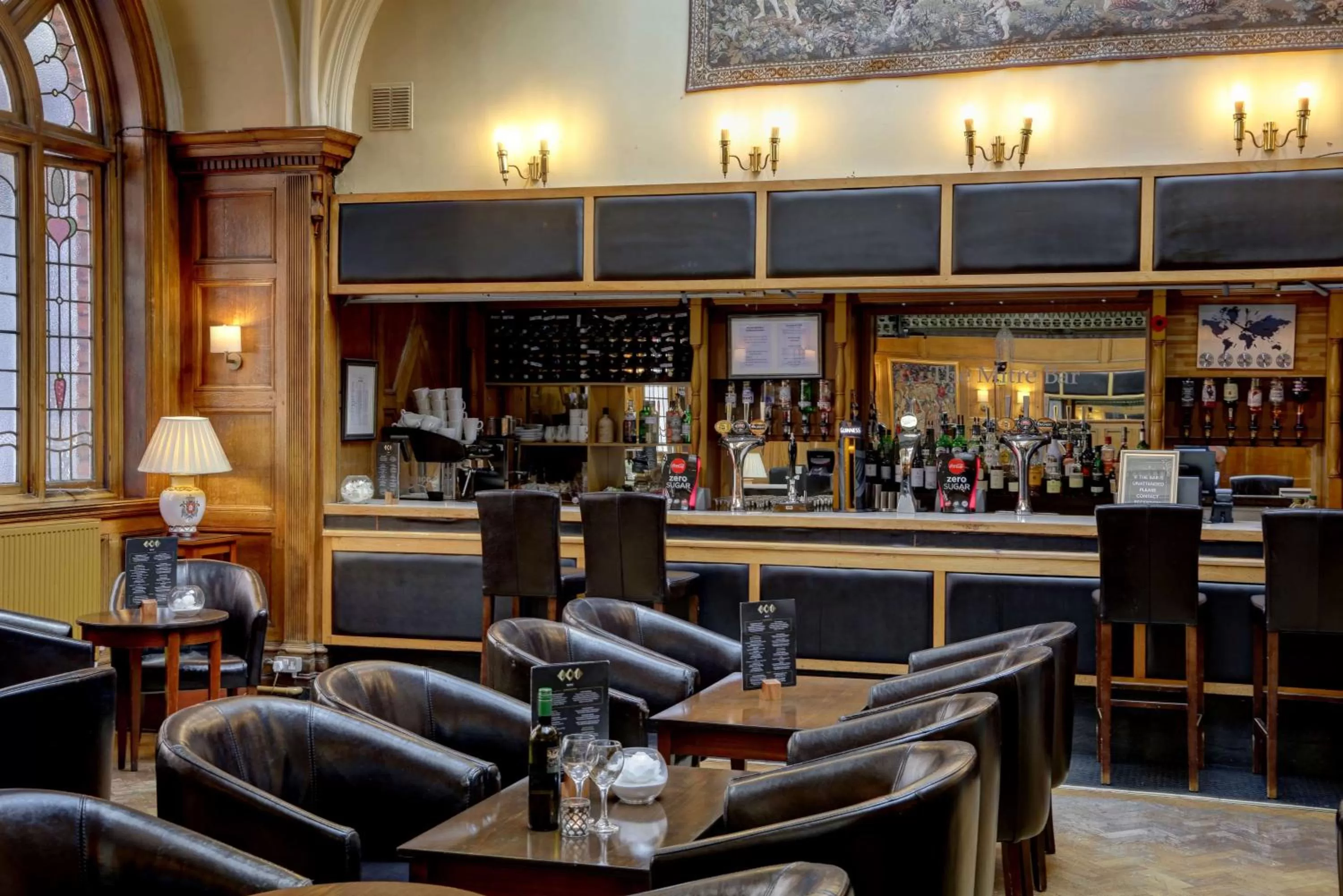 Restaurant/places to eat in Crown & Mitre Hotel