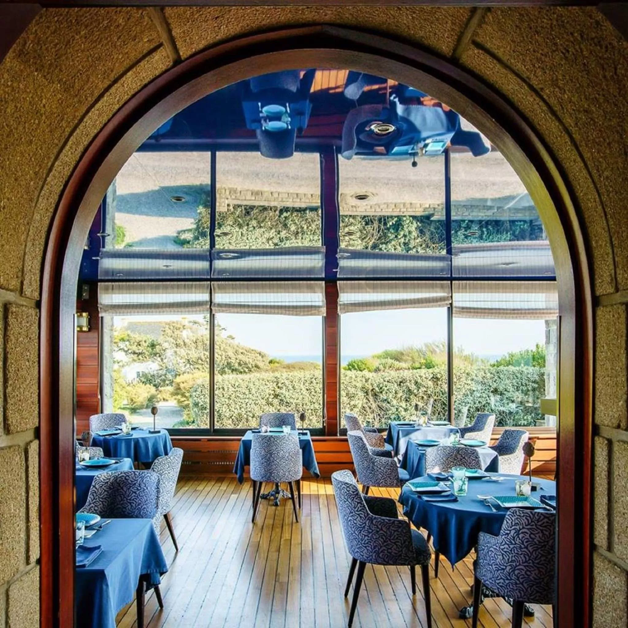 Restaurant/Places to Eat in Ar Men Du, Hôtel 3 Etoiles Restaurant Gastronomique Durable