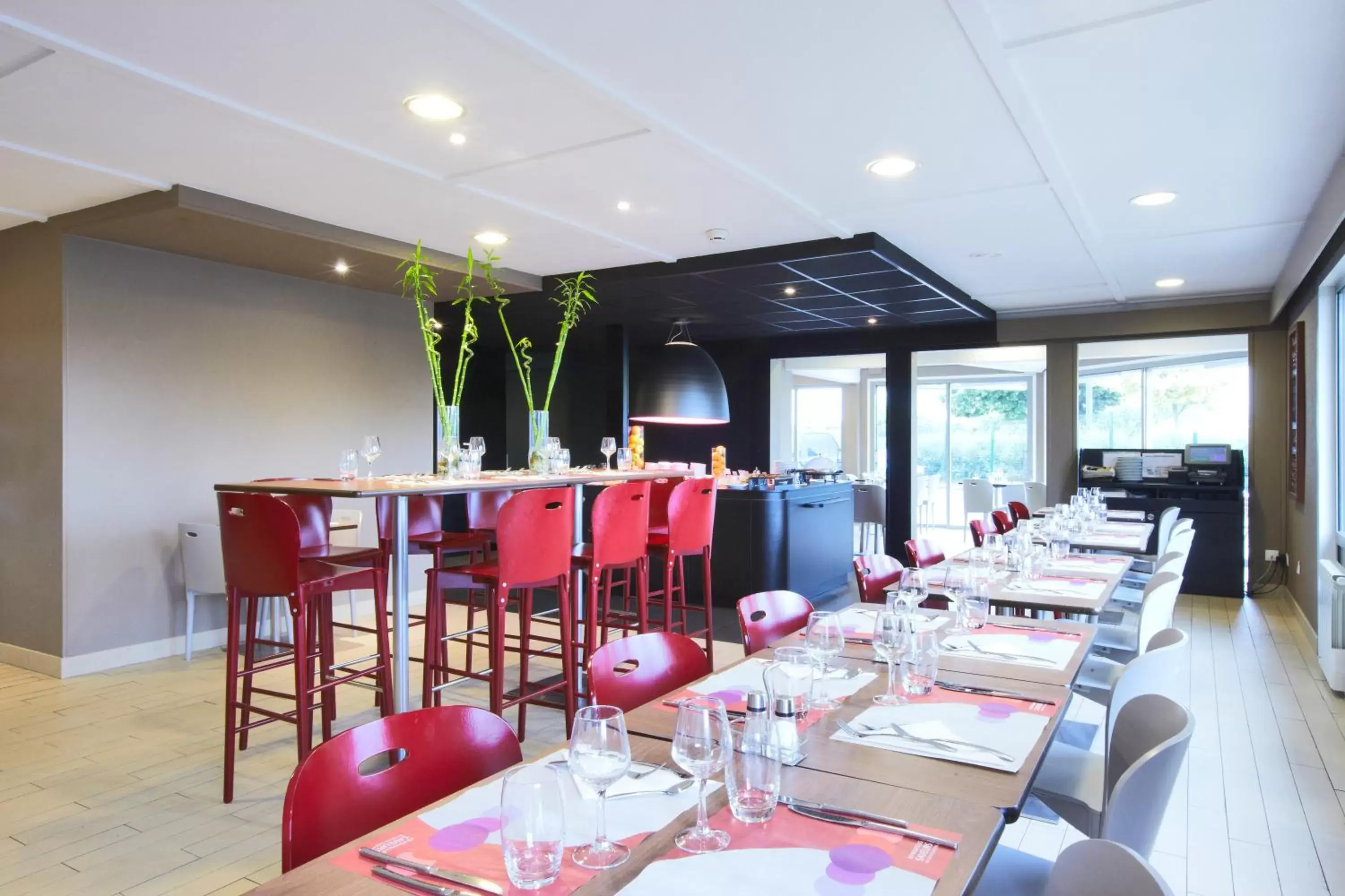 Restaurant/Places to Eat in Campanile Dijon Est - Saint Apollinaire