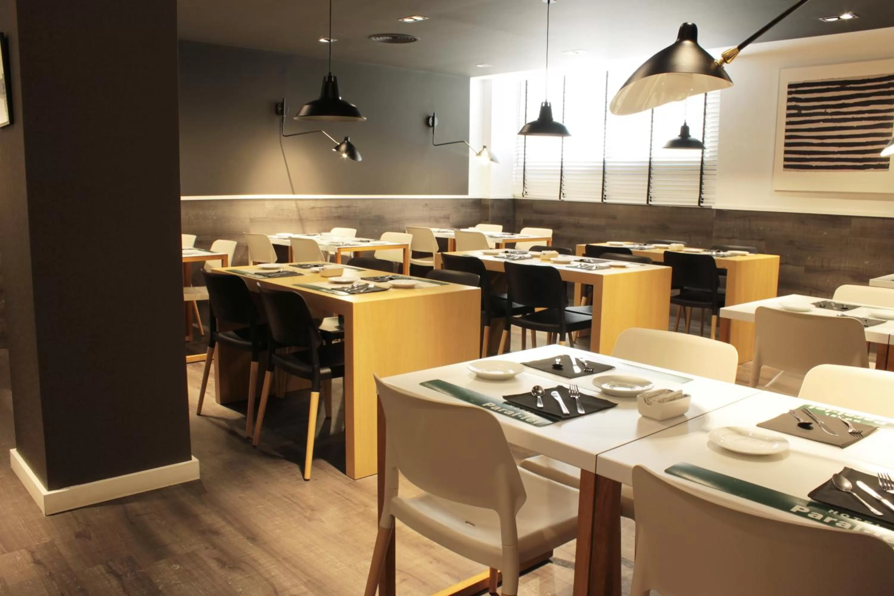 Restaurant/places to eat in Paral·lel