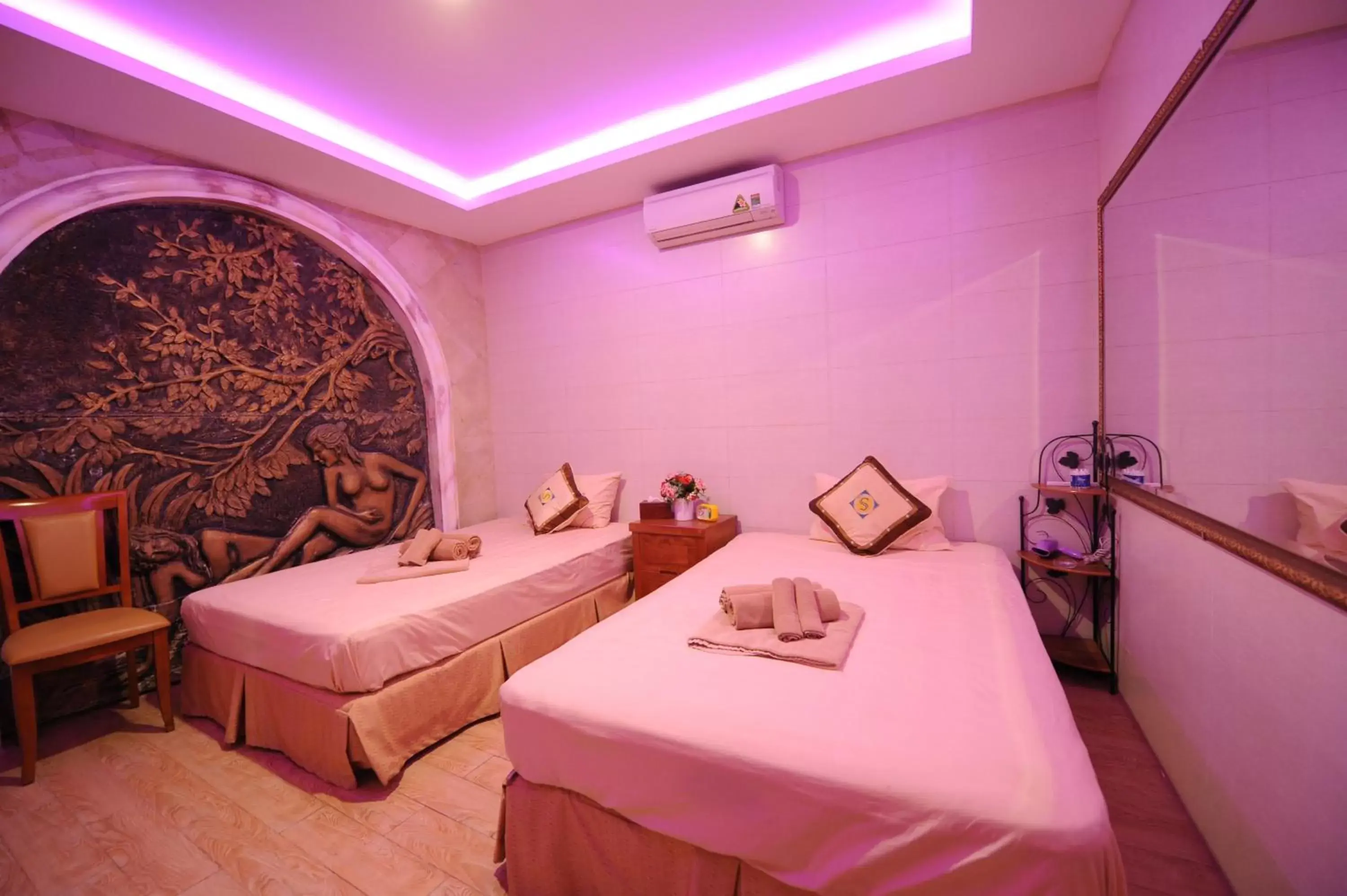 Massage, Bed in A25 Luxury Hotel