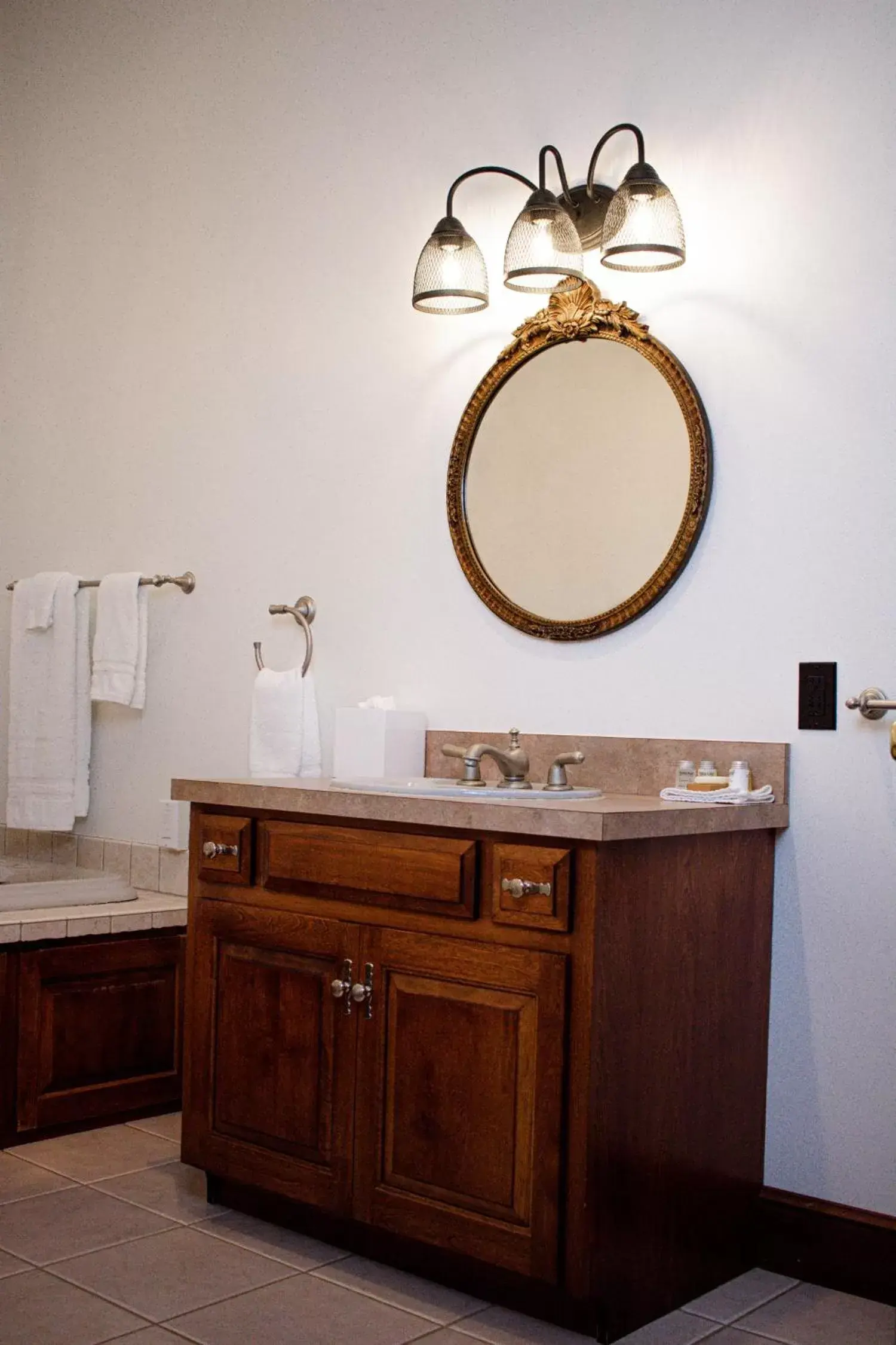 Bathroom in Hillside Inn