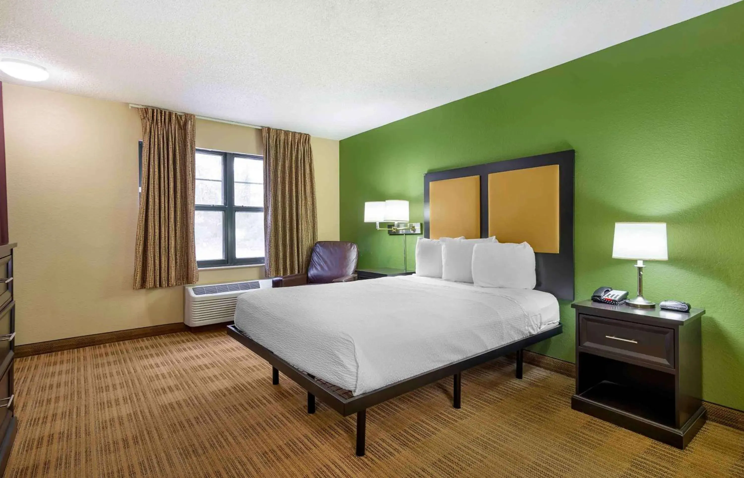 Bedroom, Bed in Extended Stay America Suites - Columbus - Bradley Park