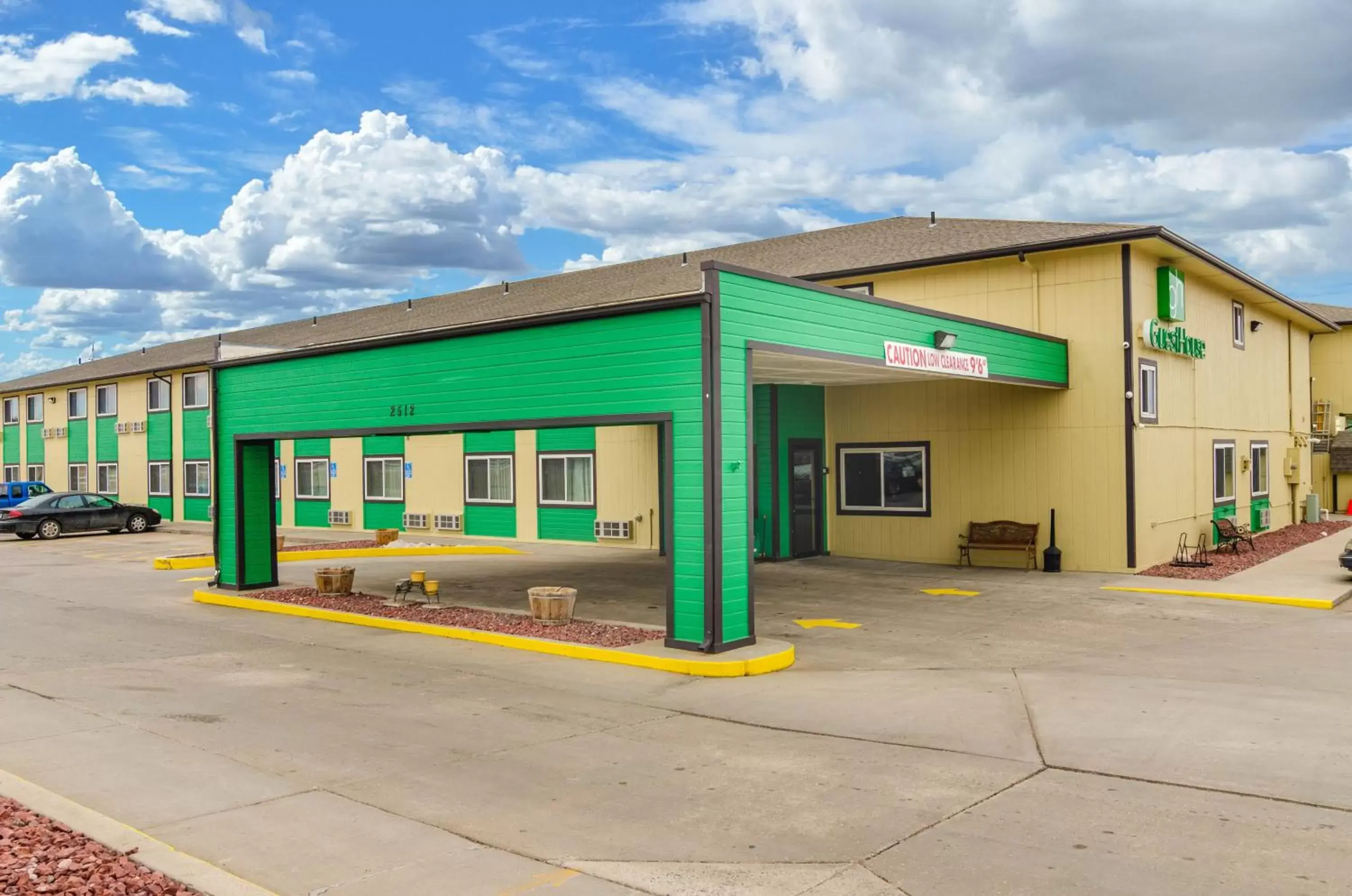 Facade/entrance, Property Building in Cheyenne Guest Inn