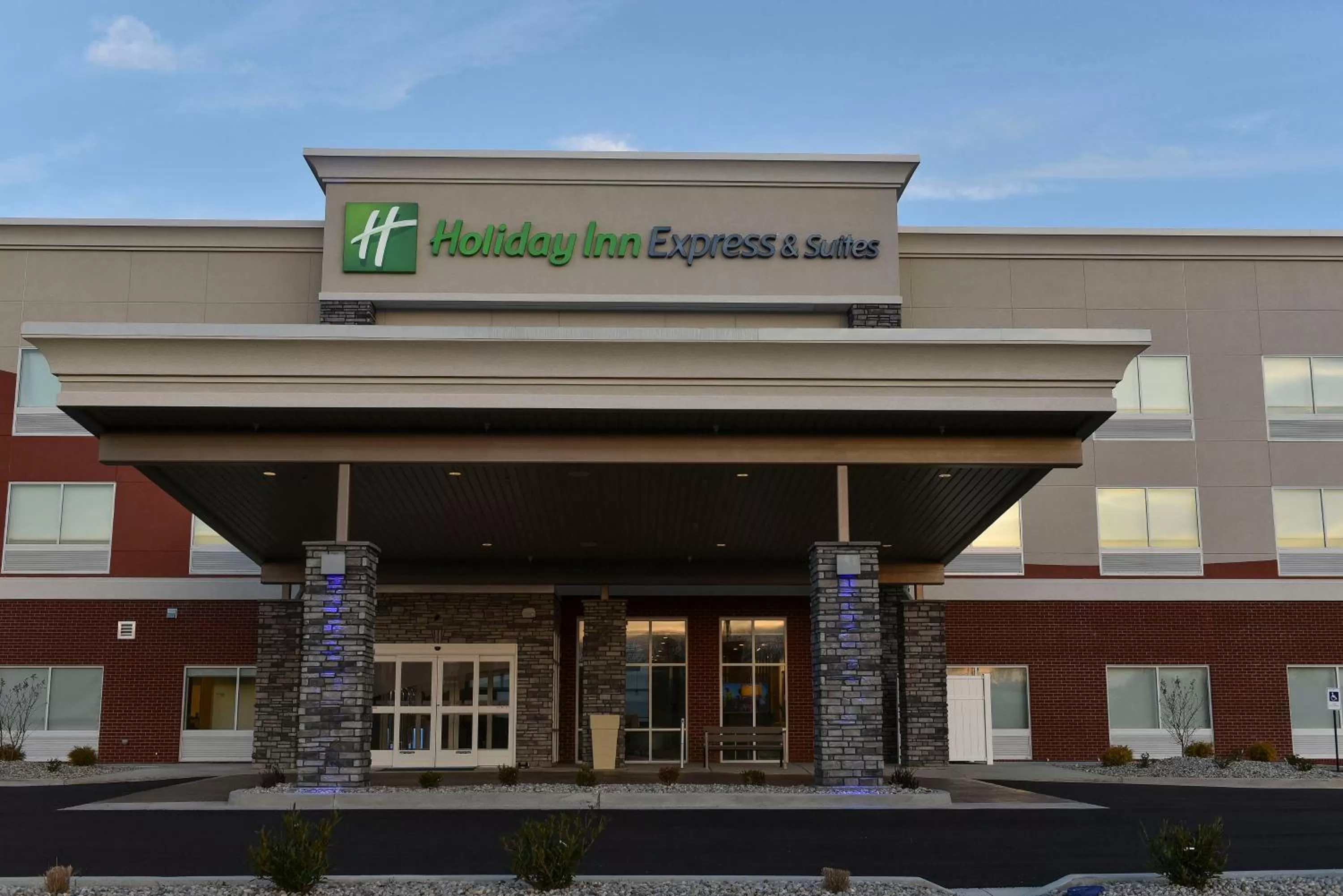 Property building in Holiday Inn Express & Suites - Madisonville by IHG