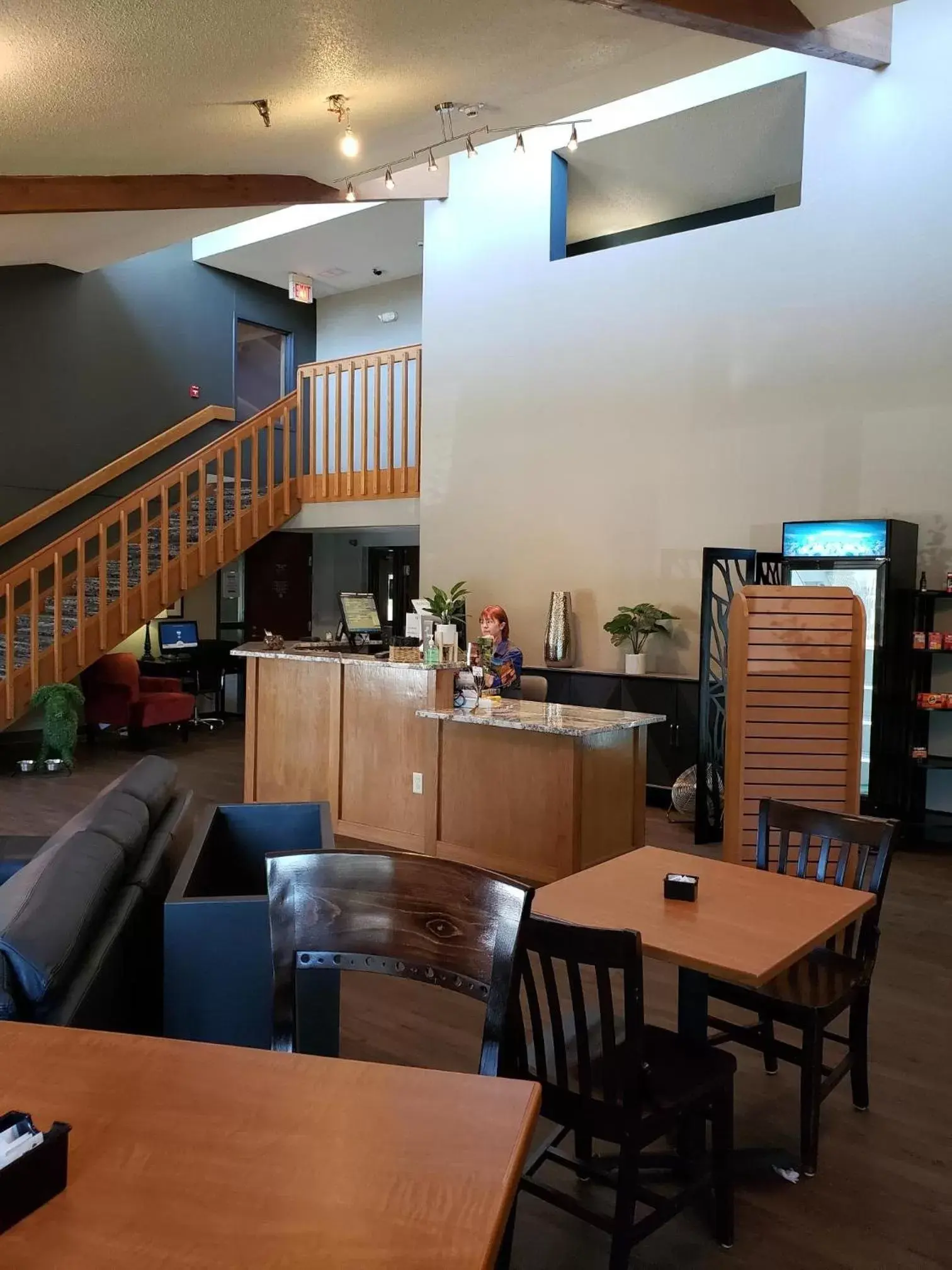 Lobby or reception, Restaurant/Places to Eat in AmericInn by Wyndham Grand Rapids