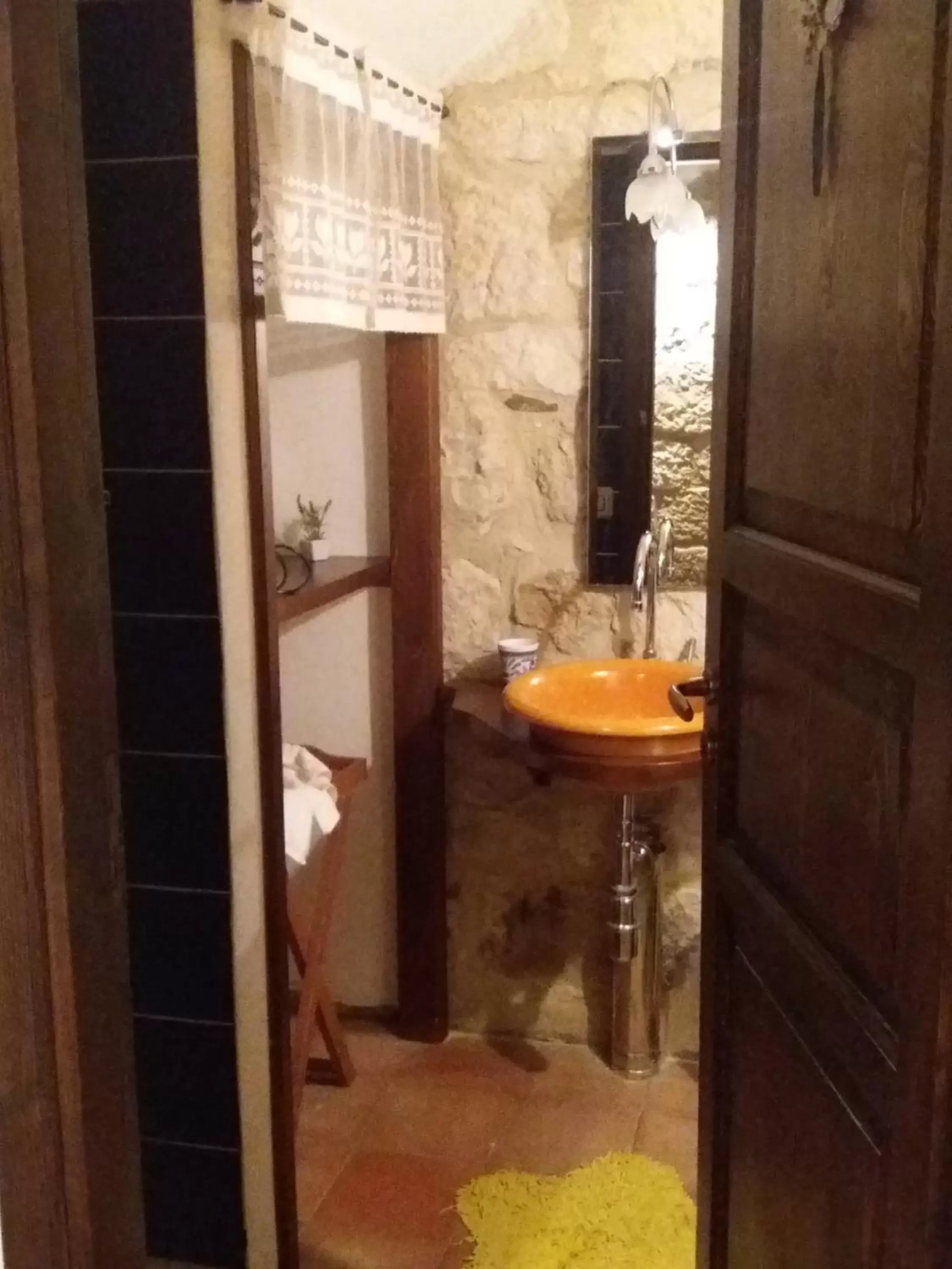 Bathroom in La Casa del Pittore di Petralia