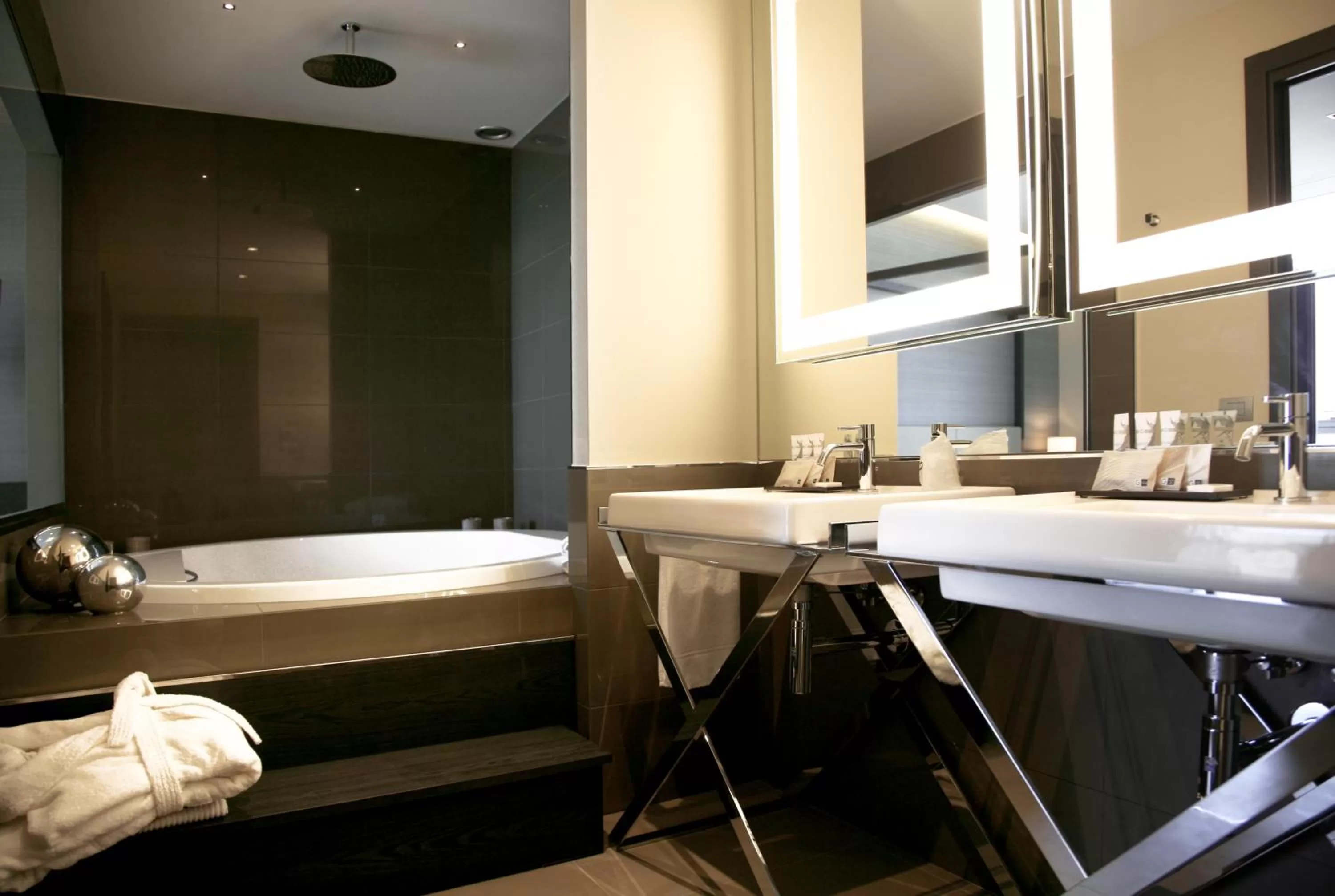 Bathroom, Bed in Ego Hotel