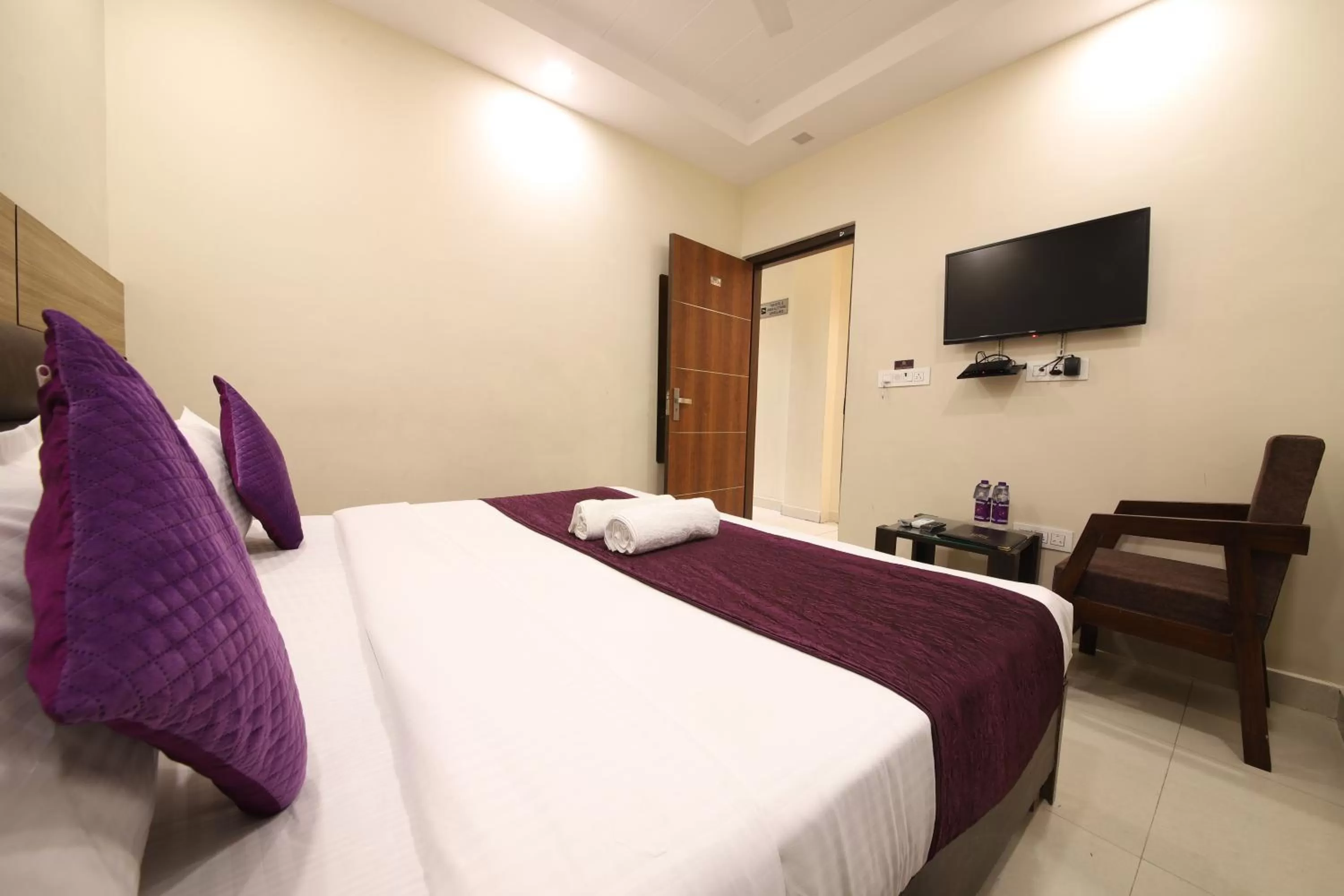 Bed in Perfect Stayz Dwarkesh - Hotel Near Haridwar Railway station