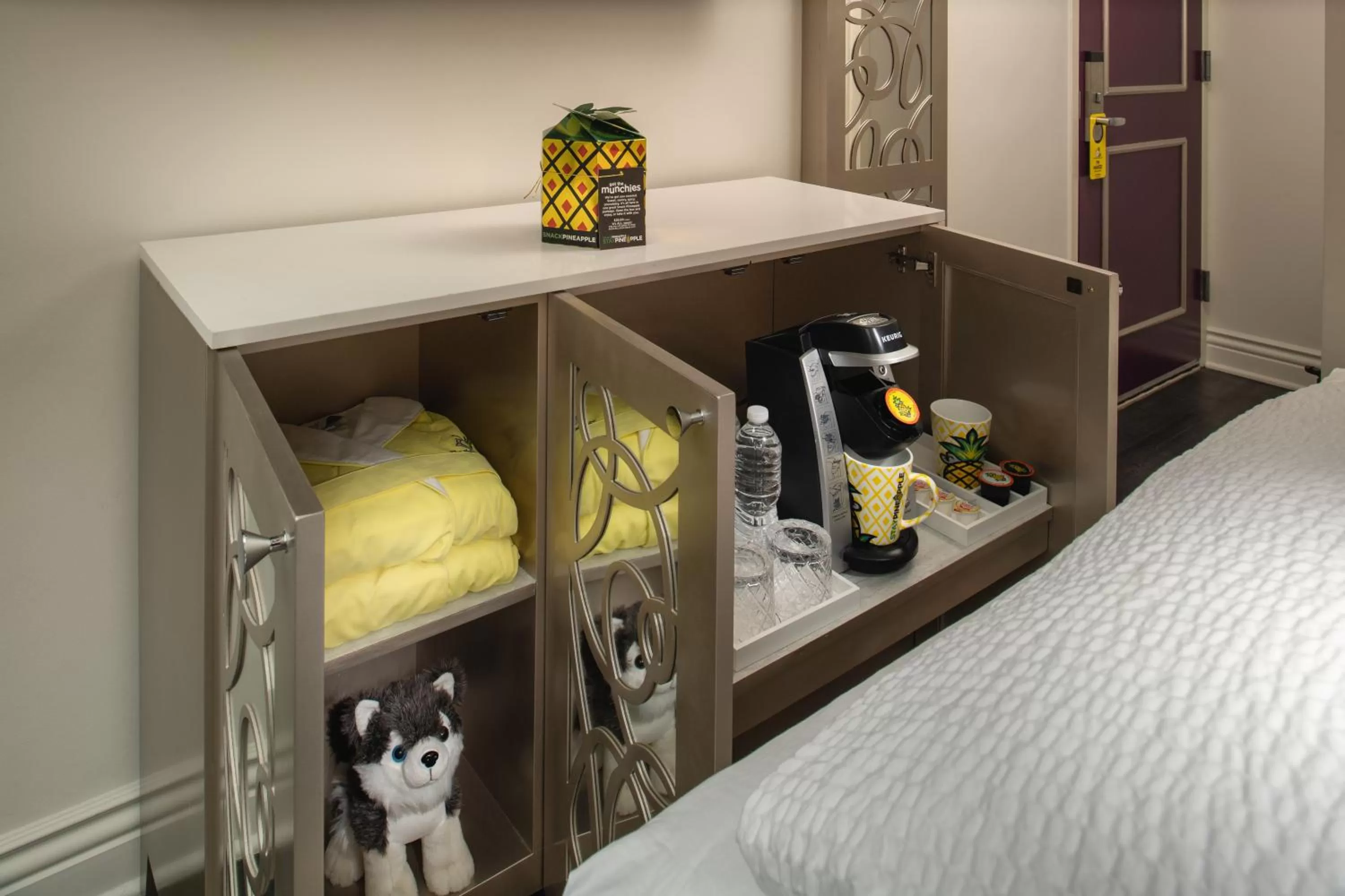 Food and drinks in Staypineapple, An Artful Hotel, Midtown New York