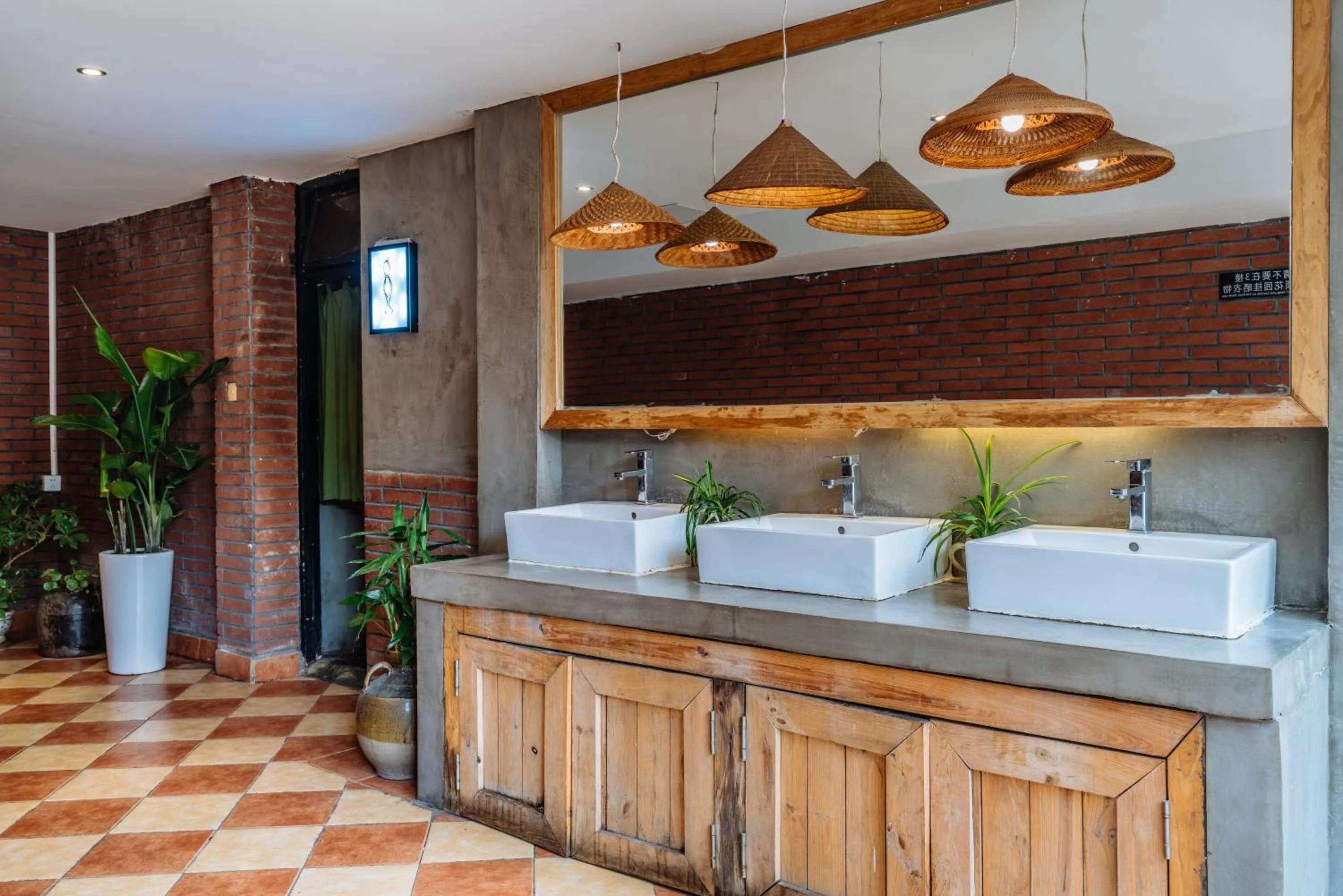 Public Bath, Bathroom in Chengdu Mix Hostel Backpackers