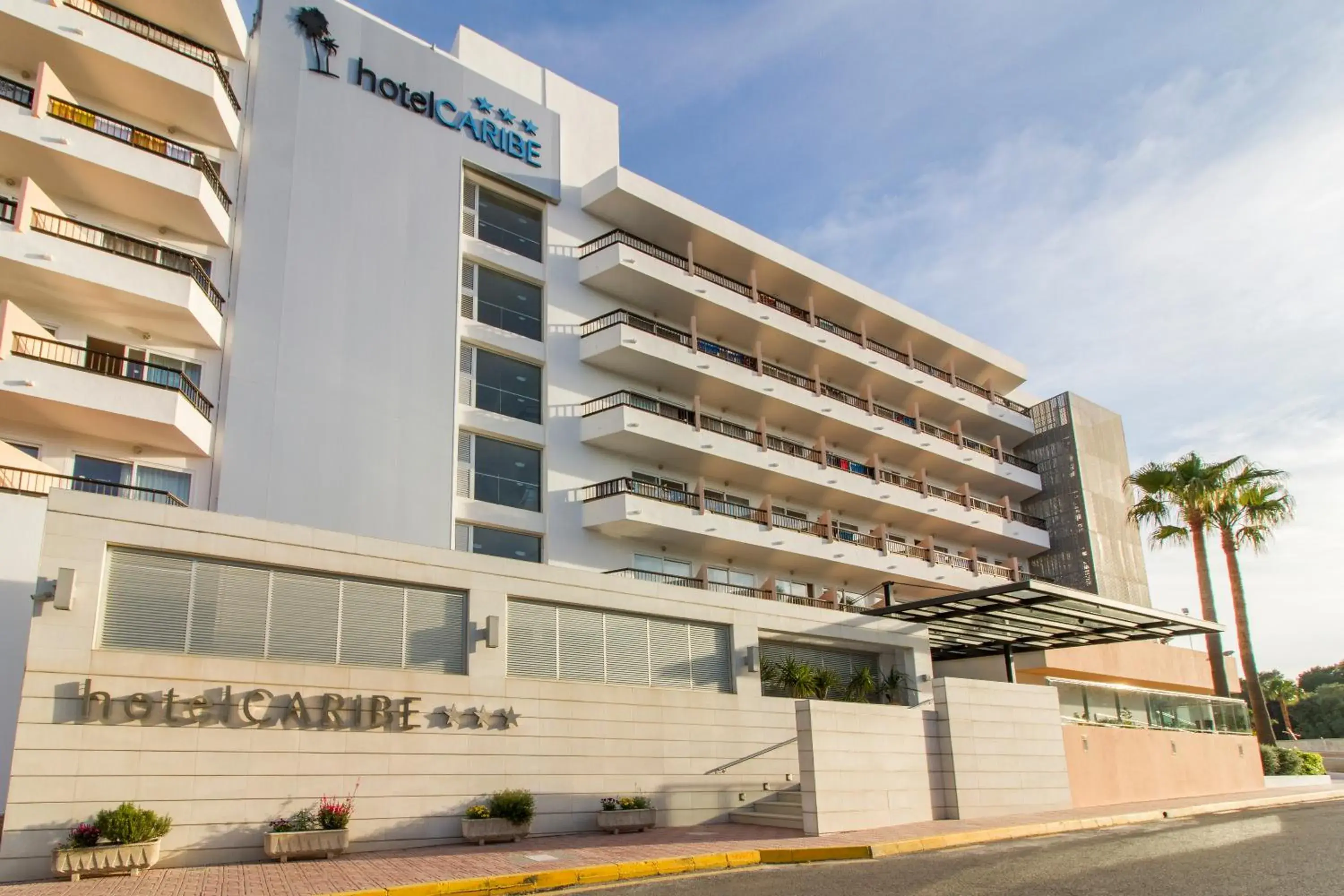 Facade/entrance, Property Building in Hotel Caribe