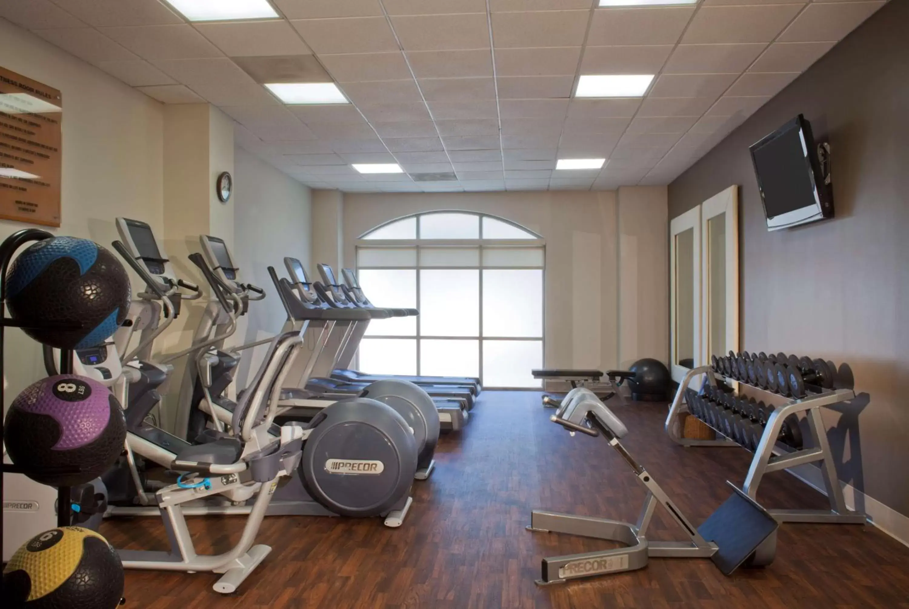 Fitness centre/facilities, Fitness Center/Facilities in Embassy Suites by Hilton Dallas Near the Galleria