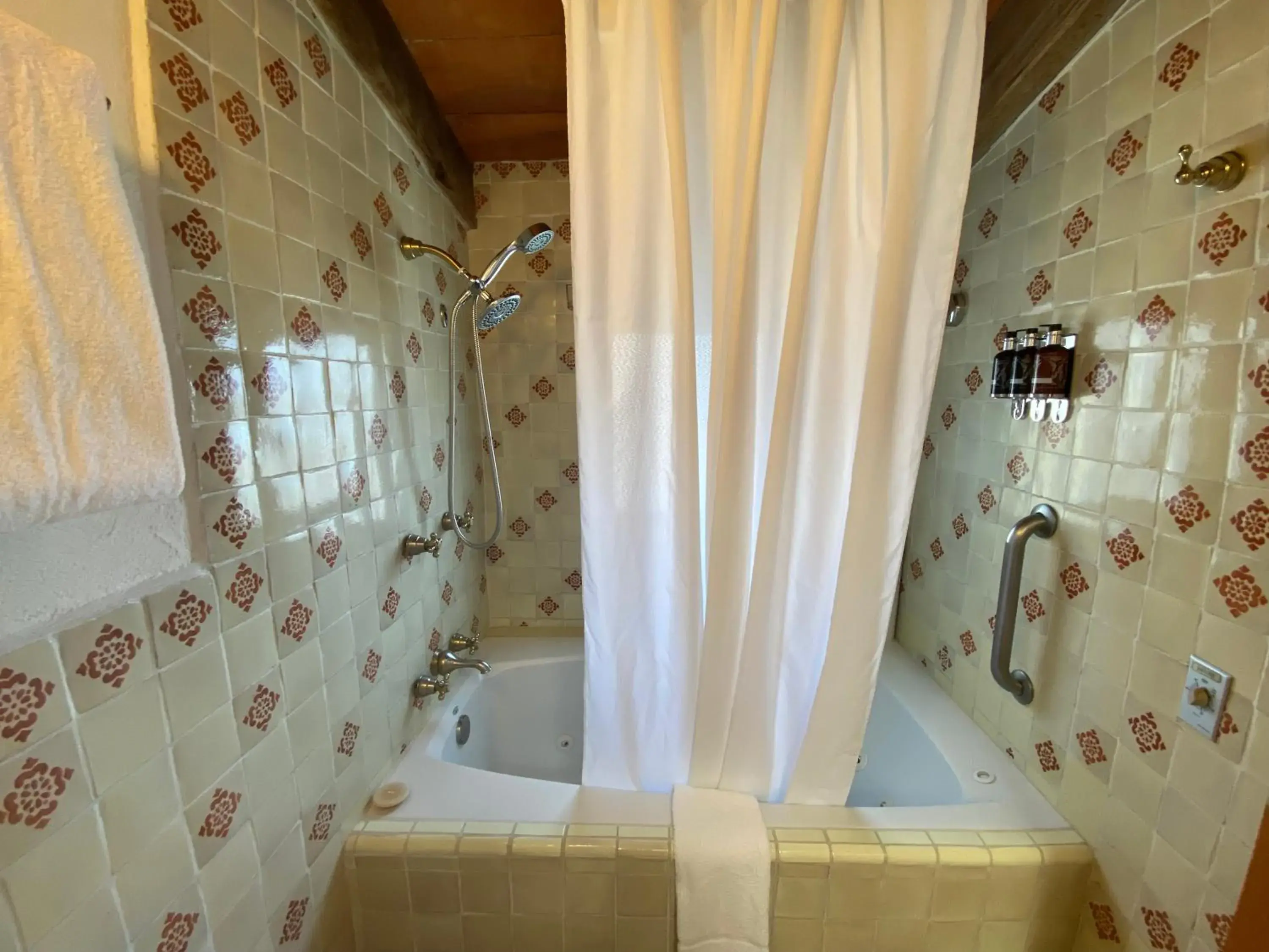 Hot Tub, Bathroom in Posada del Tepozteco