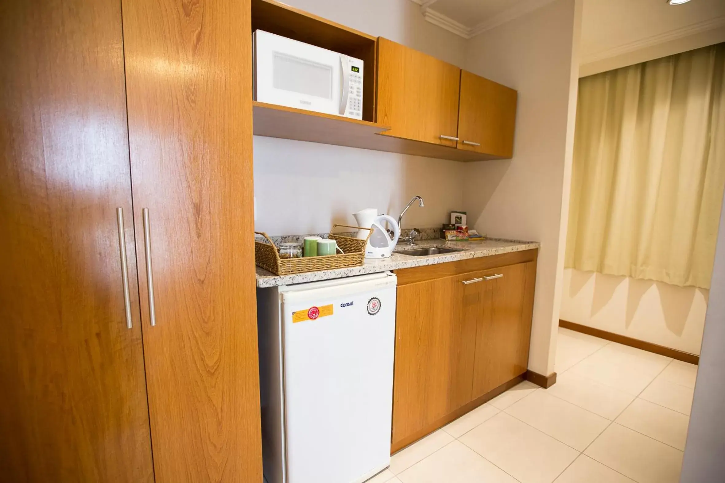 Kitchen or kitchenette, Kitchen/Kitchenette in Quality Suites Vila Olimpia