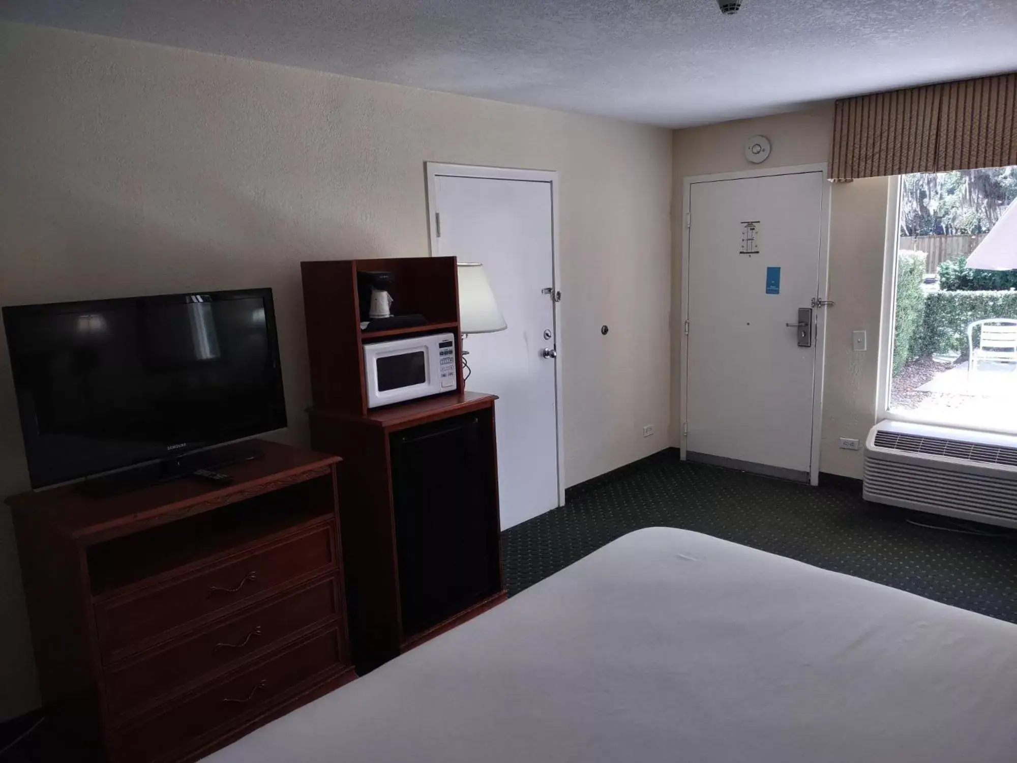 TV and multimedia, TV/Entertainment Center in Days Inn by Wyndham Port Charlotte Town Center