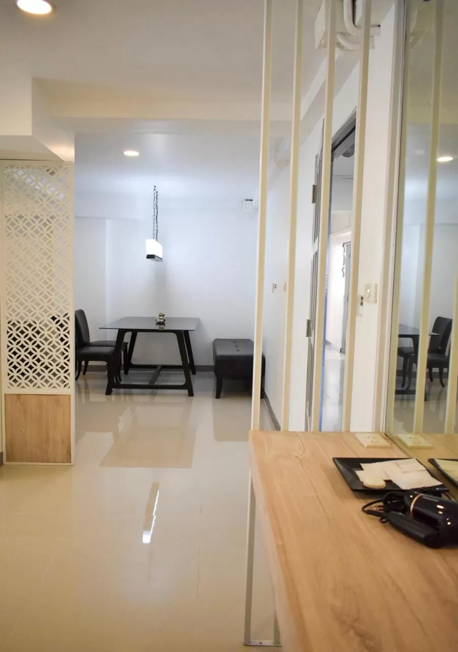 Living room in Loyy Hotel