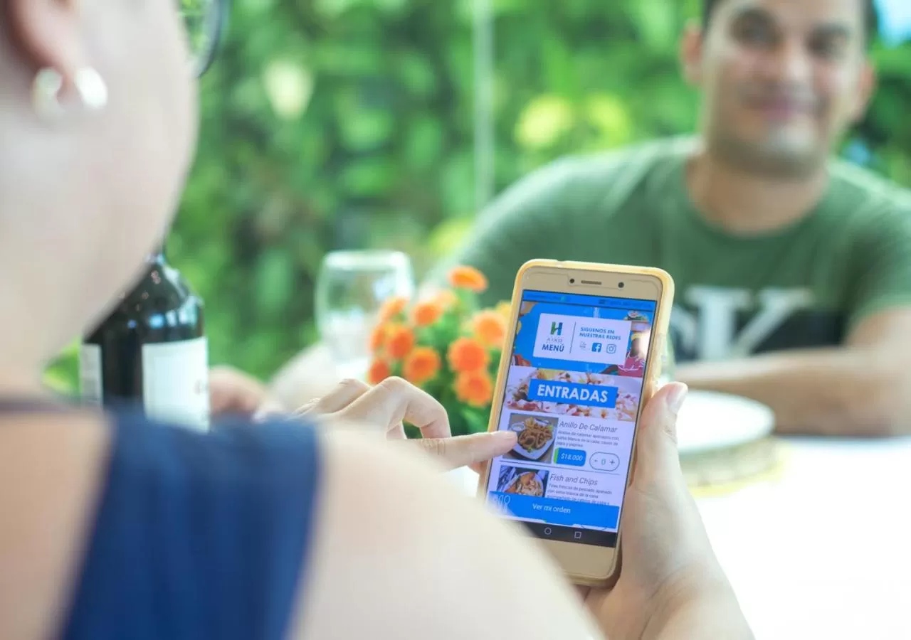 Restaurant/places to eat in Hotel Aixo Suites By GEH Suites