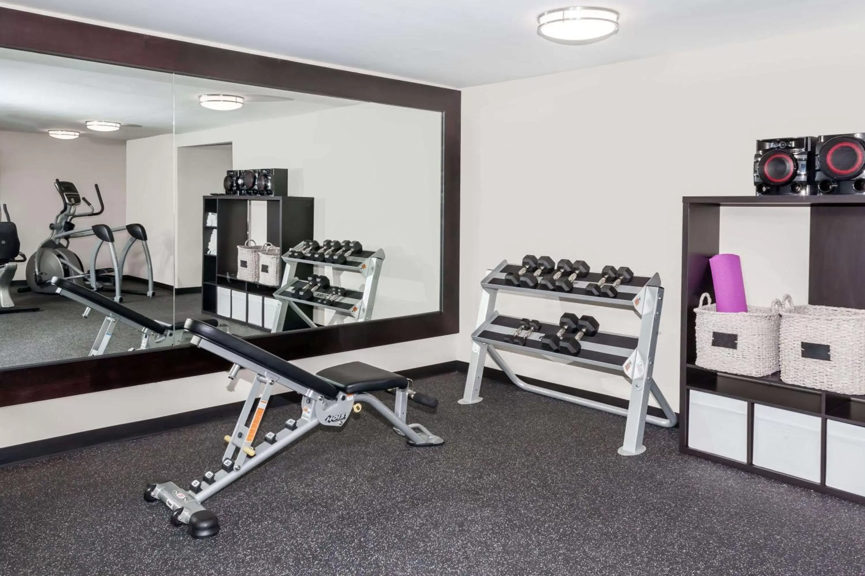 Fitness centre/facilities in Baymont by Wyndham Glenview Fitness centre/facilities in Baymont by Wyndham Glenview