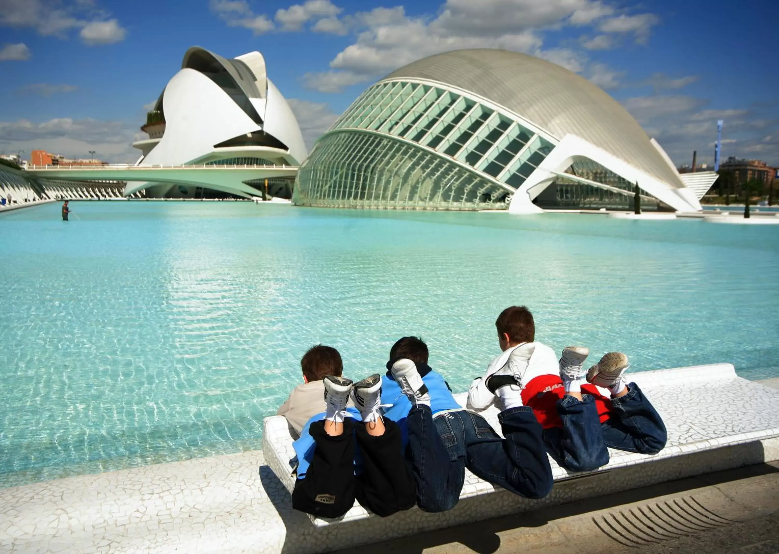 Area and facilities, Swimming Pool in Hotel Medium Valencia