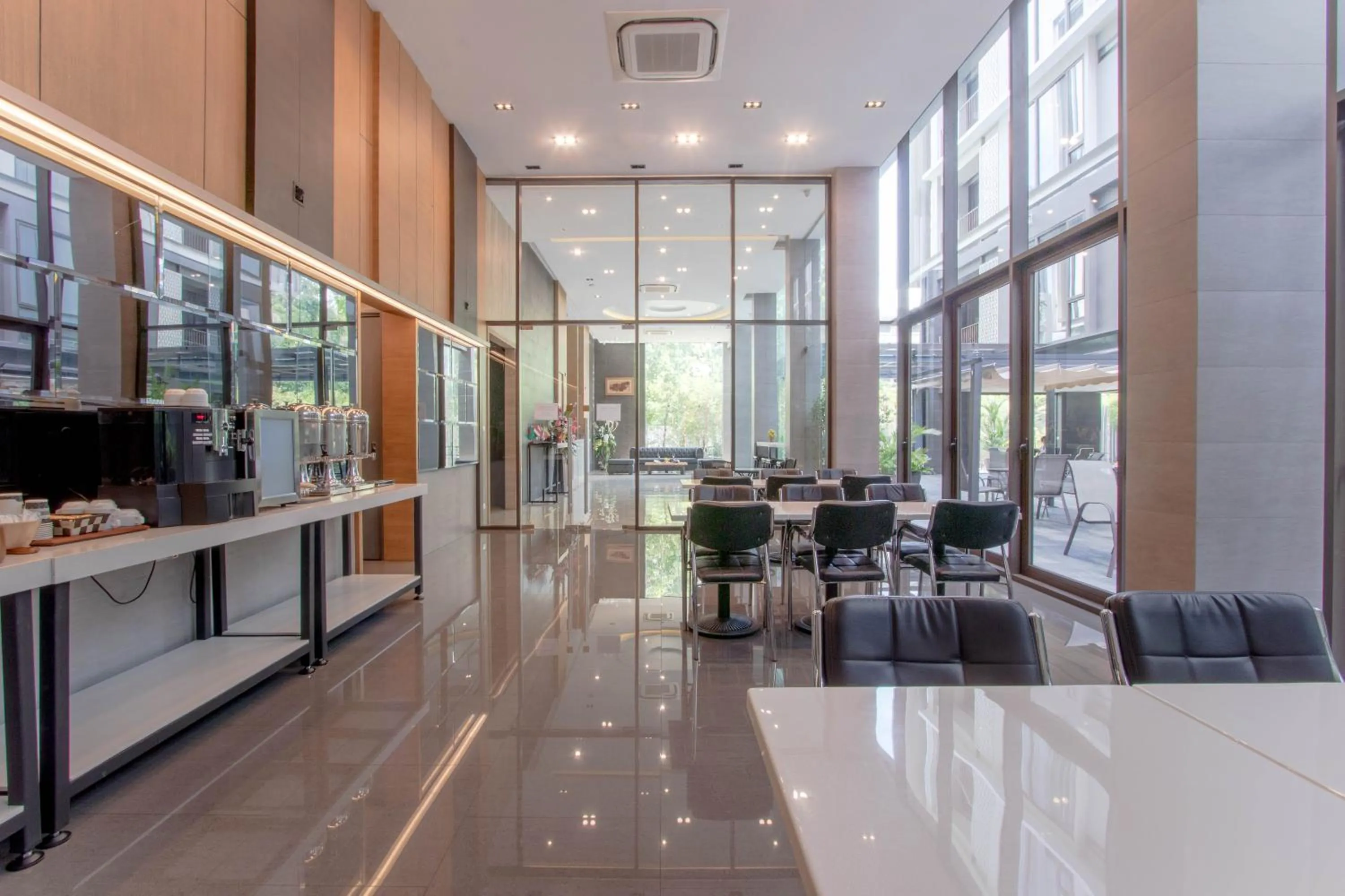 Restaurant/places to eat in Kepler Residence Bangkok