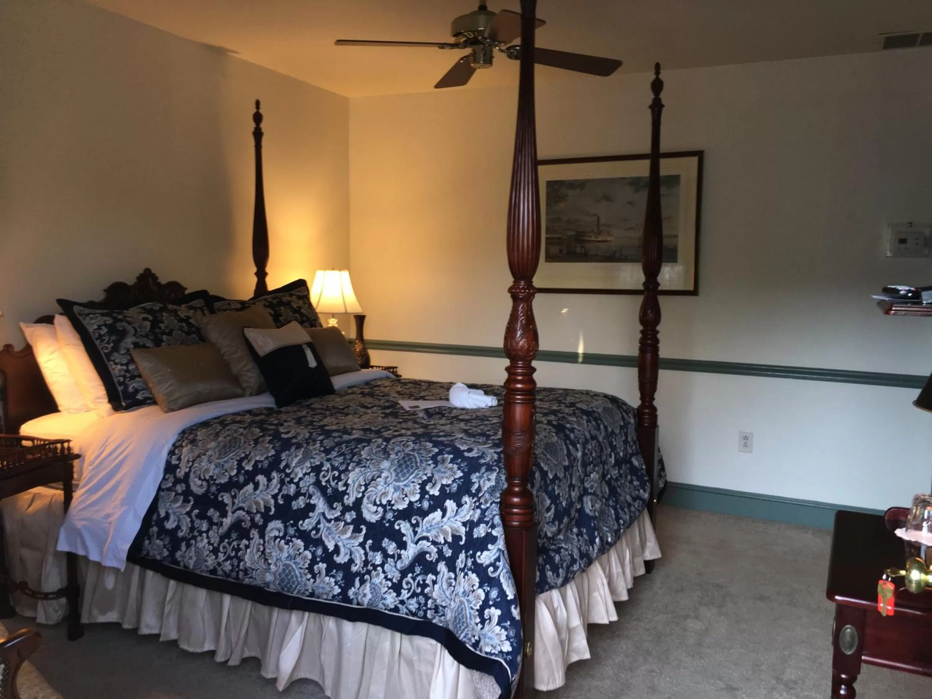 Room Photo in Parsonage Inn Bed and Breakfast