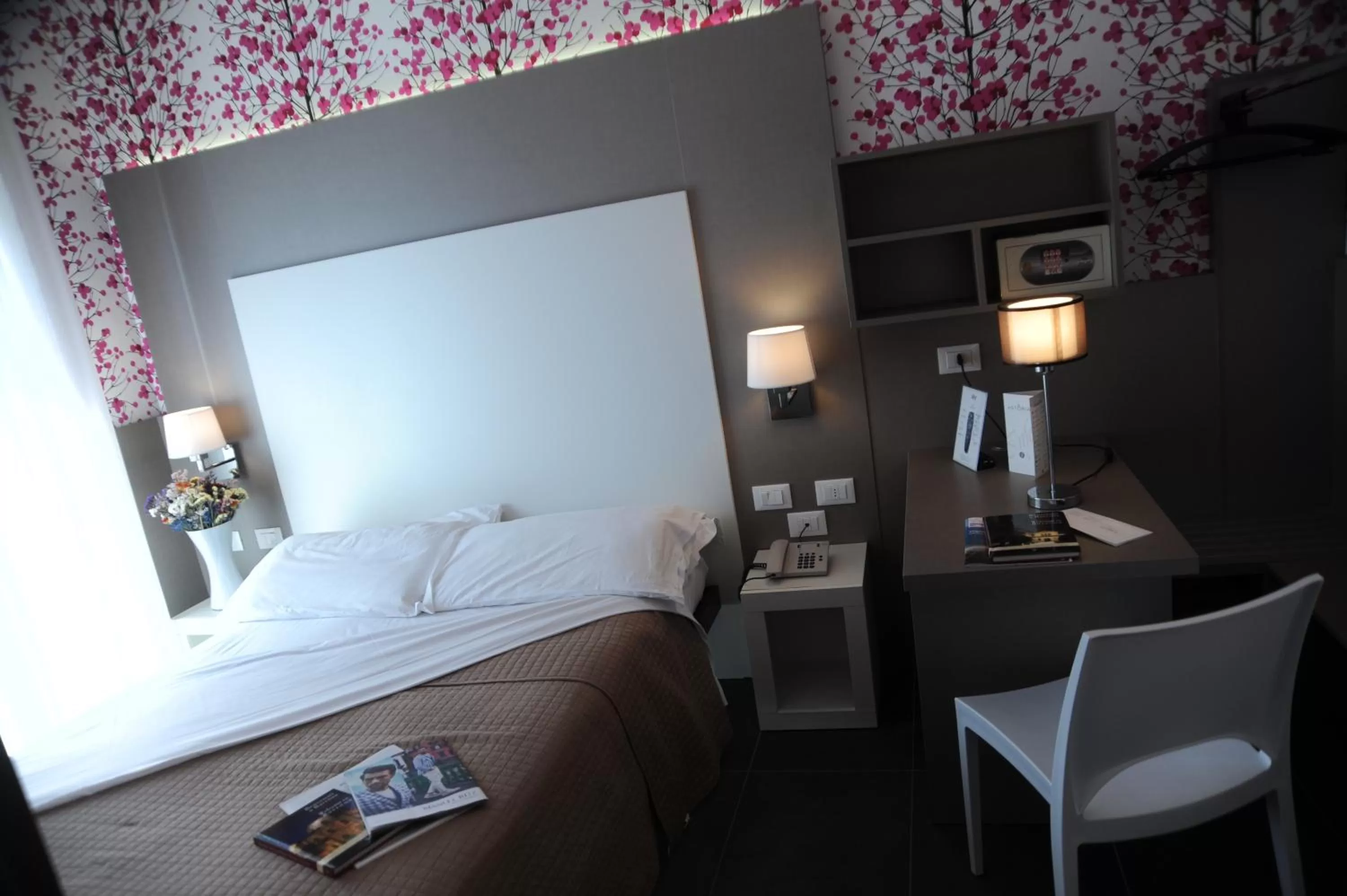 Bedroom, Bed in Hotel Astoria