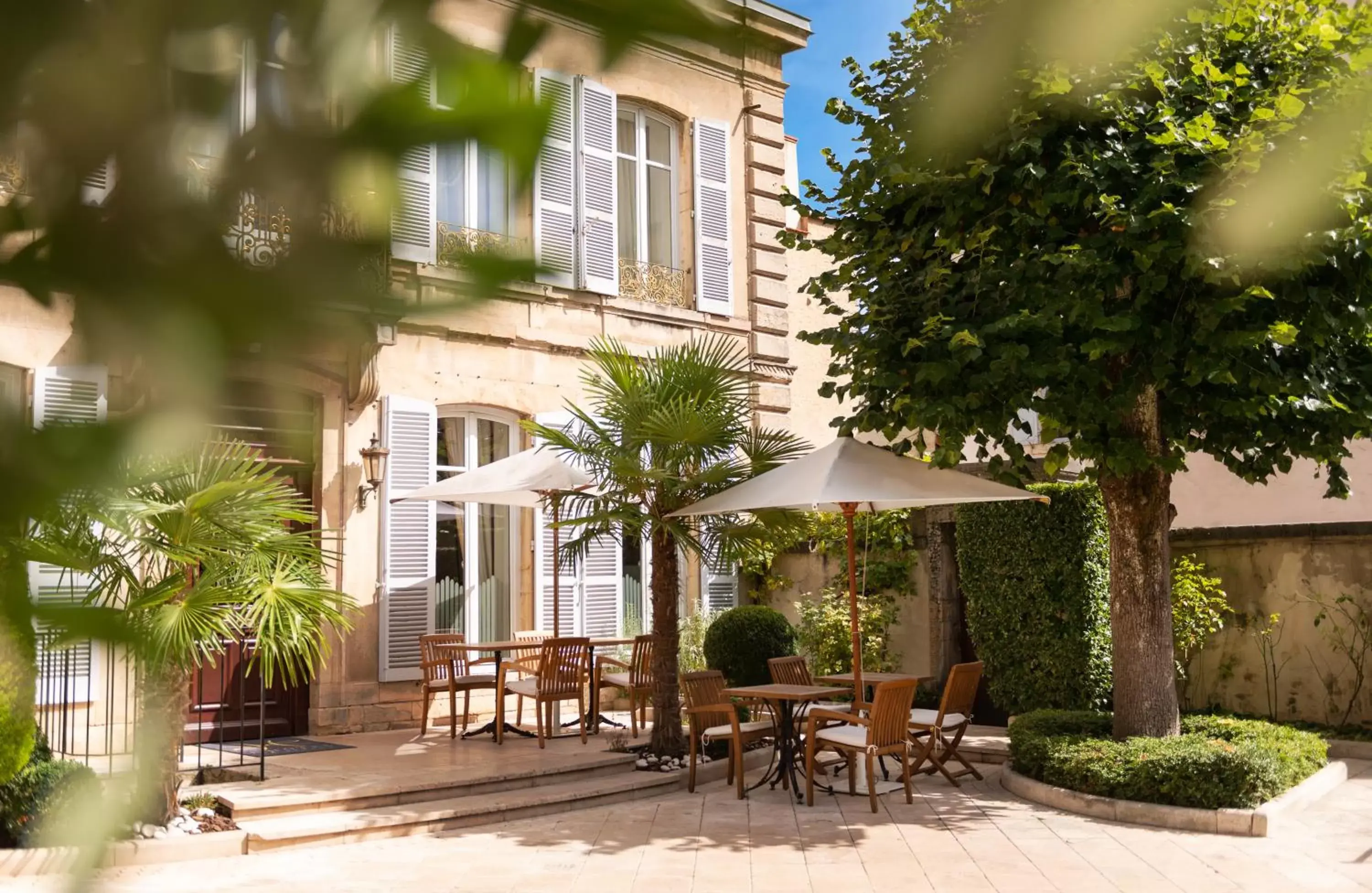 Property building in L'Hôtel Property building in L'Hôtel
