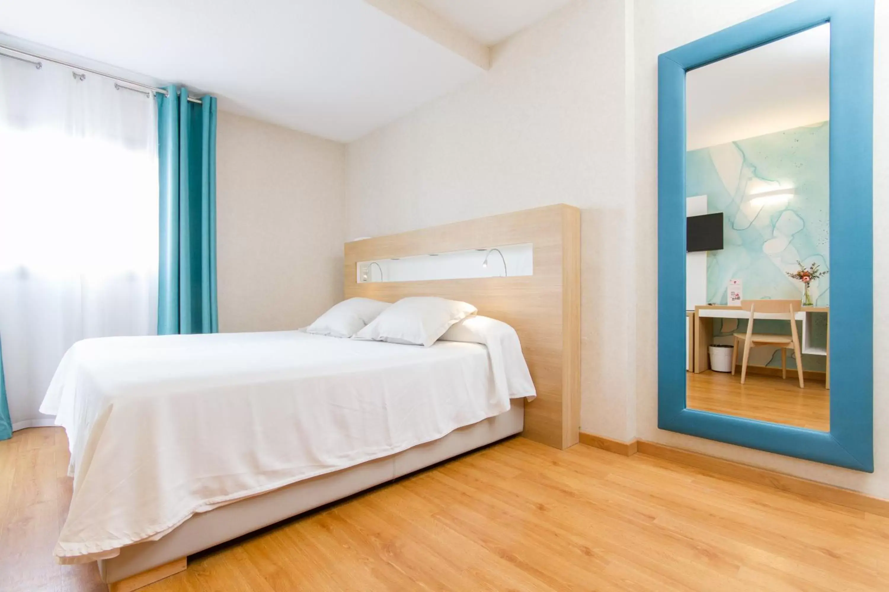 Bed in Hotel Castilla Alicante