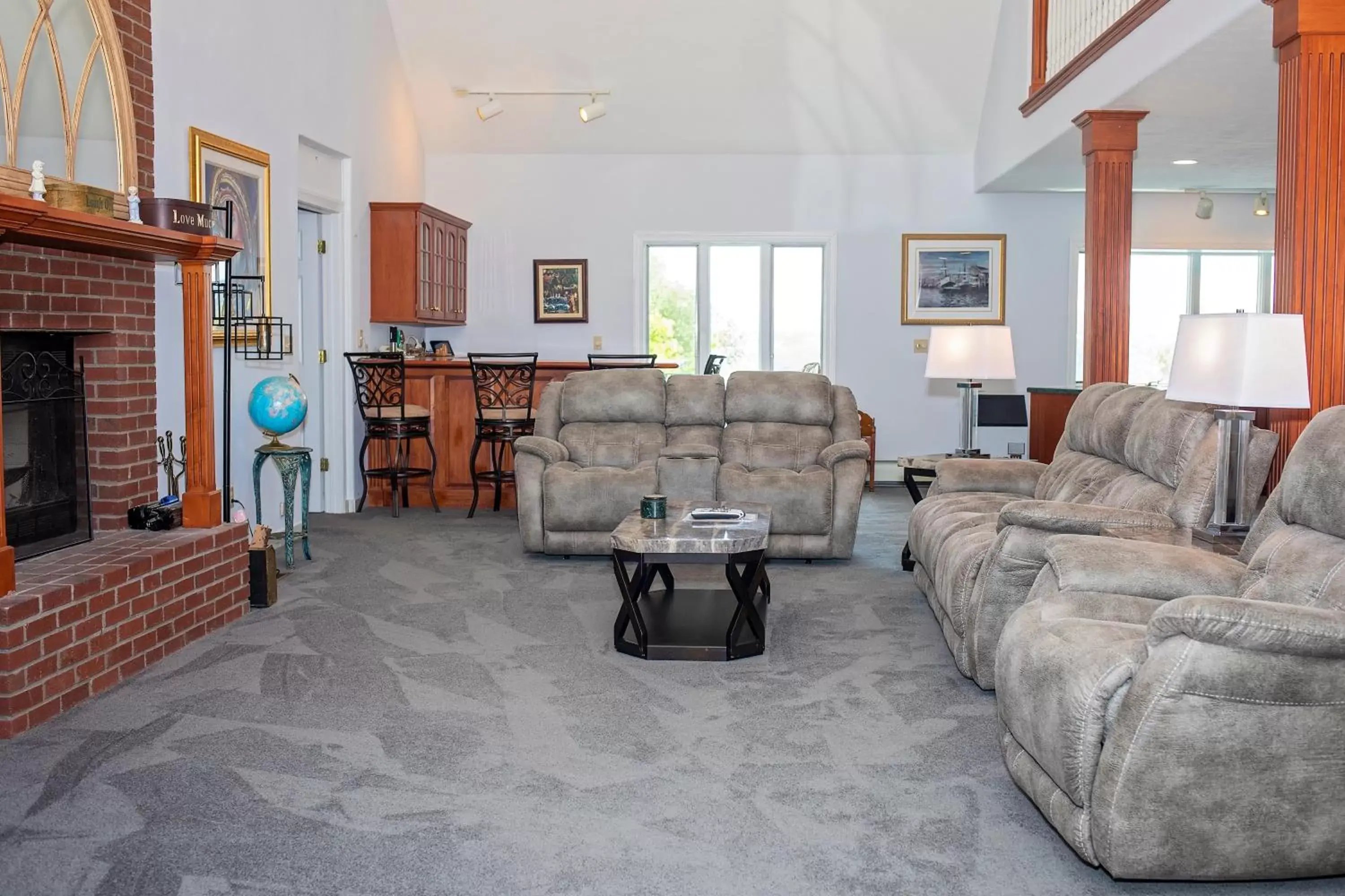 Living room, Seating Area in Longhouse Manor B&B