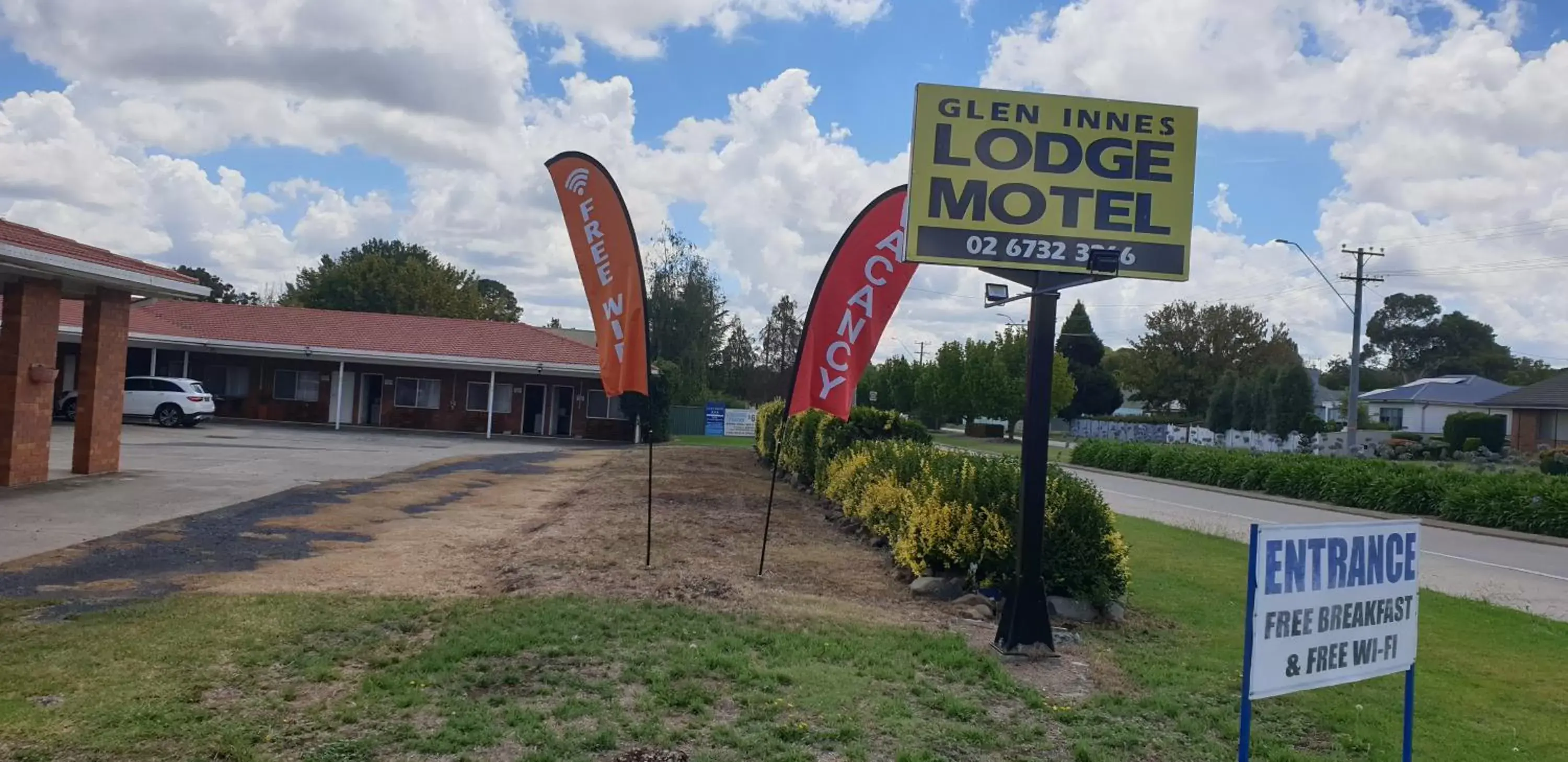 Property building, Property Logo/Sign in Glen Innes Lodge Motel